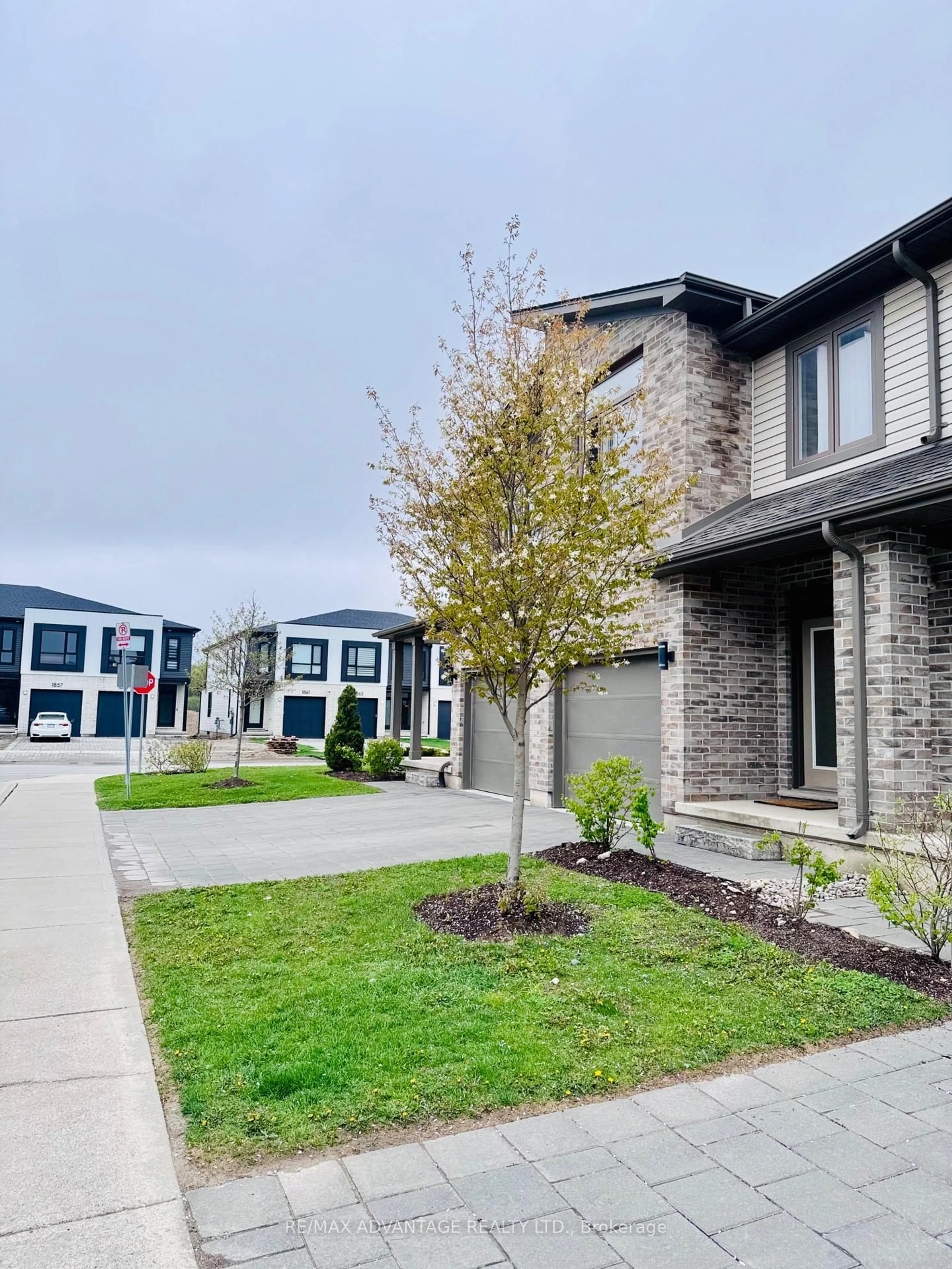 Unknown for 1960 Dalmagarry Rd #115, London North Ontario N6G 0T8