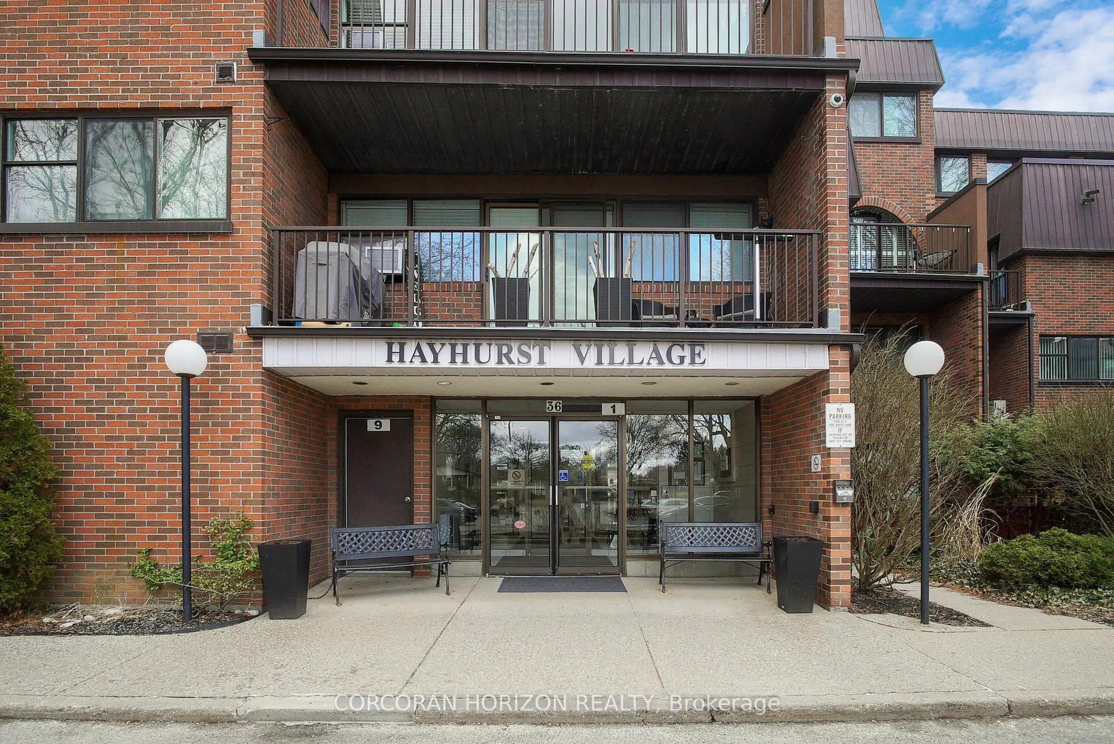 Indoor foyer for 36 Hayhurst Rd #354, Brantford Ontario N3R 6Y9