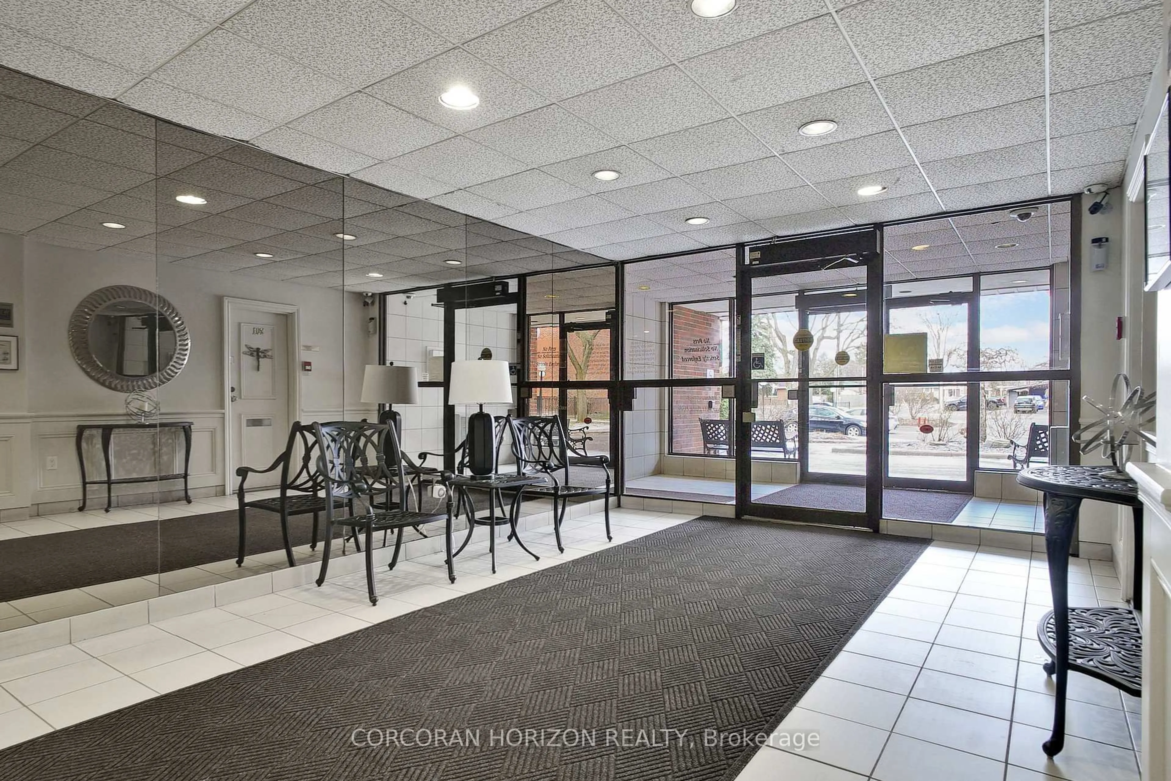 Indoor foyer for 36 Hayhurst Rd #354, Brantford Ontario N3R 6Y9