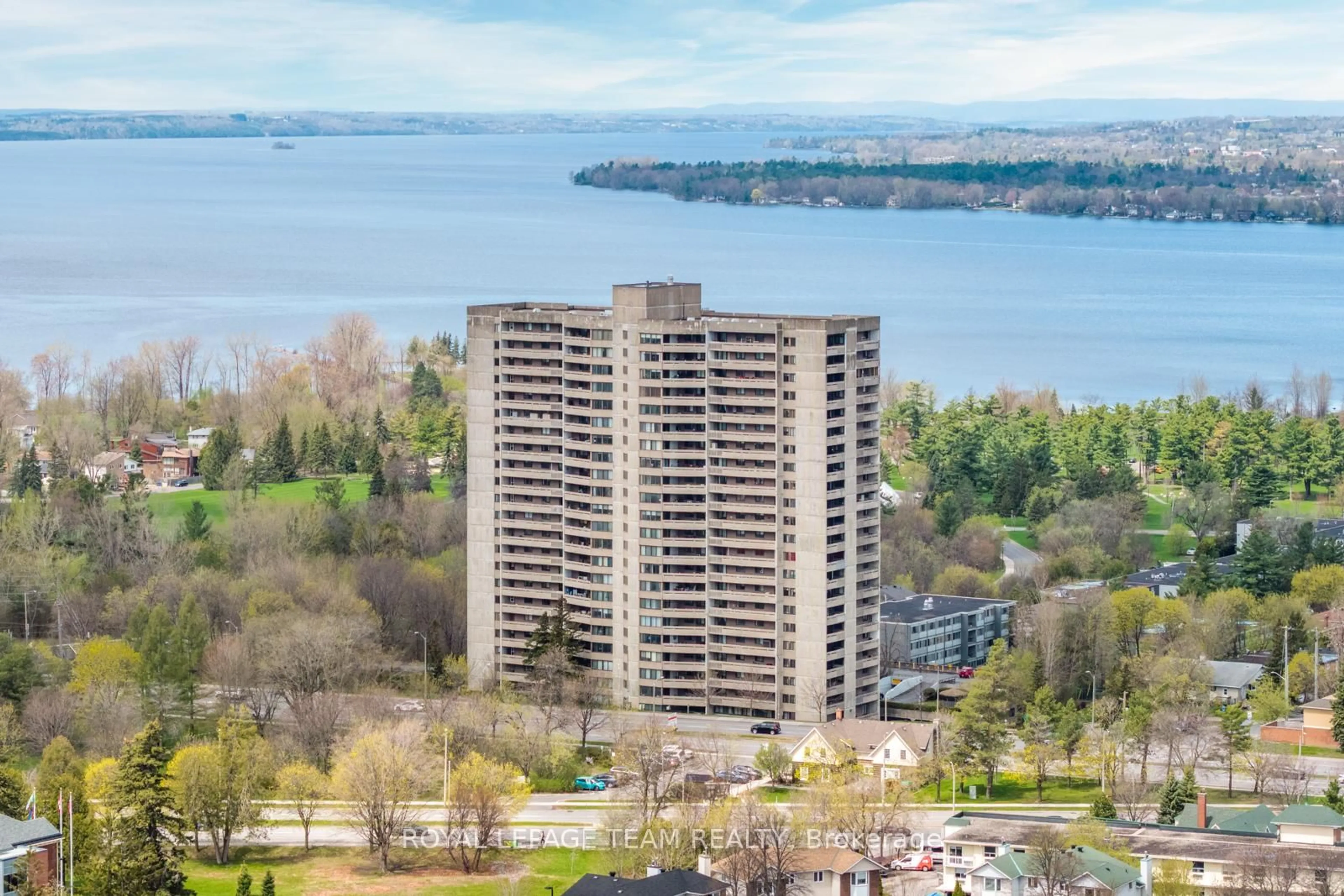A pic from outside/outdoor area/front of a property/back of a property/a pic from drone, water/lake/river/ocean view for 415 Greenview Ave #2004, Ottawa Ontario K2B 8G5
