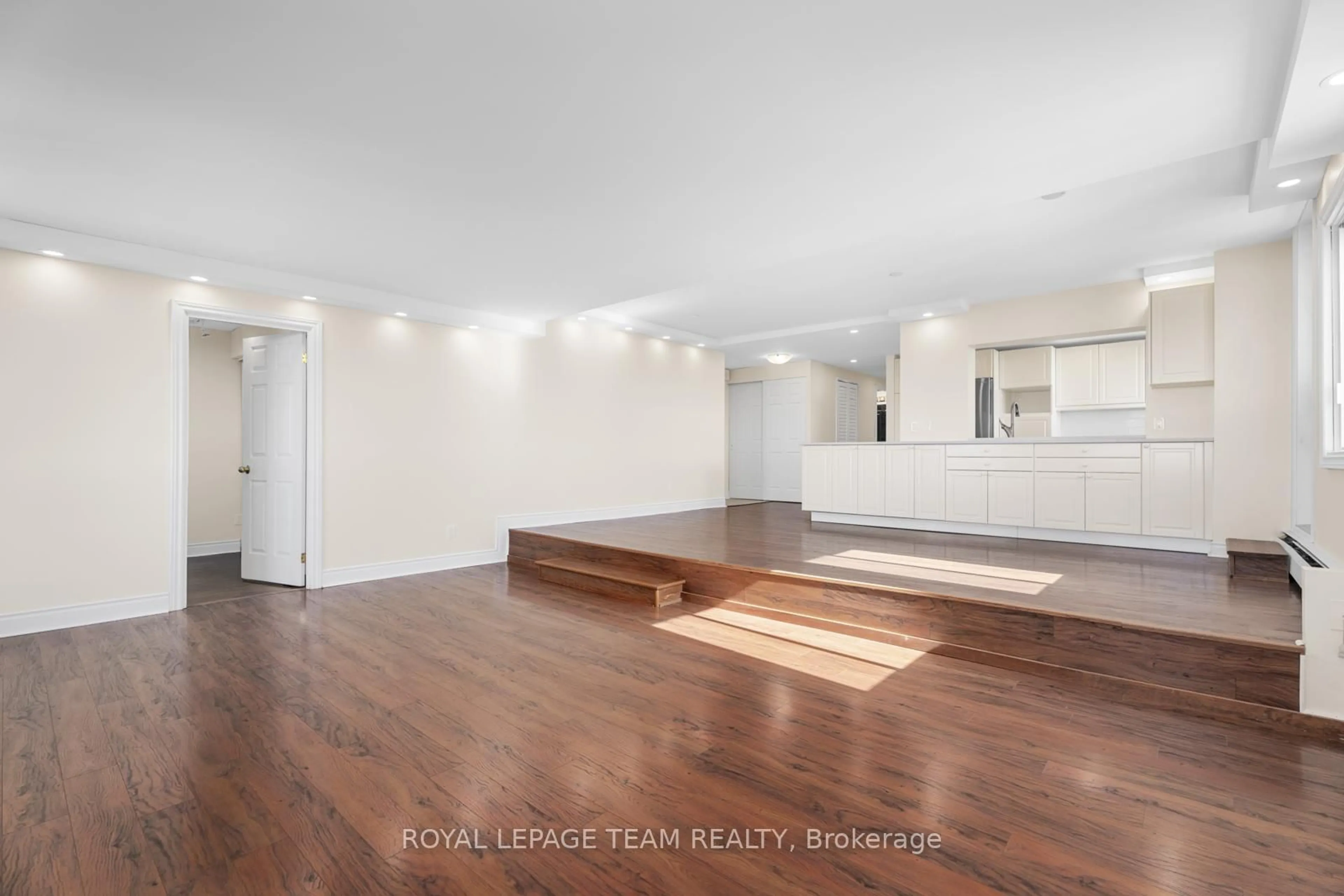 Unknown for 415 Greenview Ave #2004, Ottawa Ontario K2B 8G5