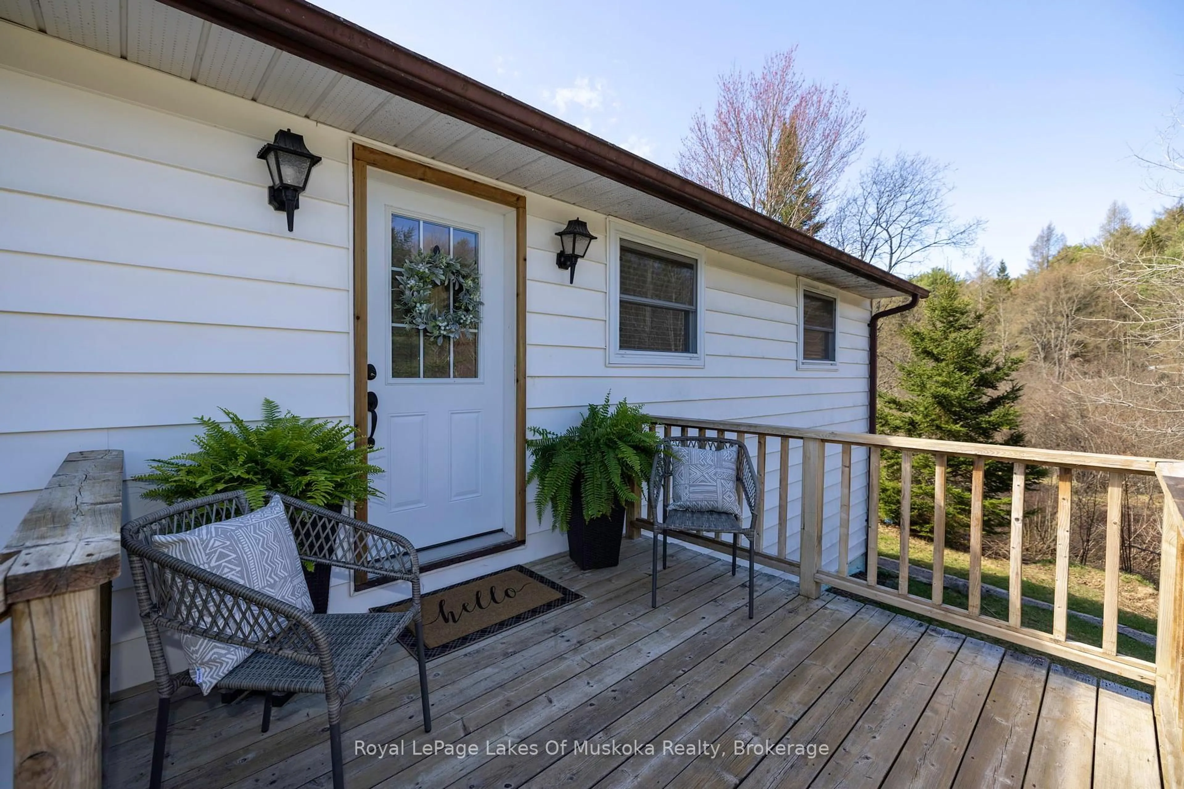 Patio, street for 1136 High Falls Rd, Bracebridge Ontario P1L 0L1