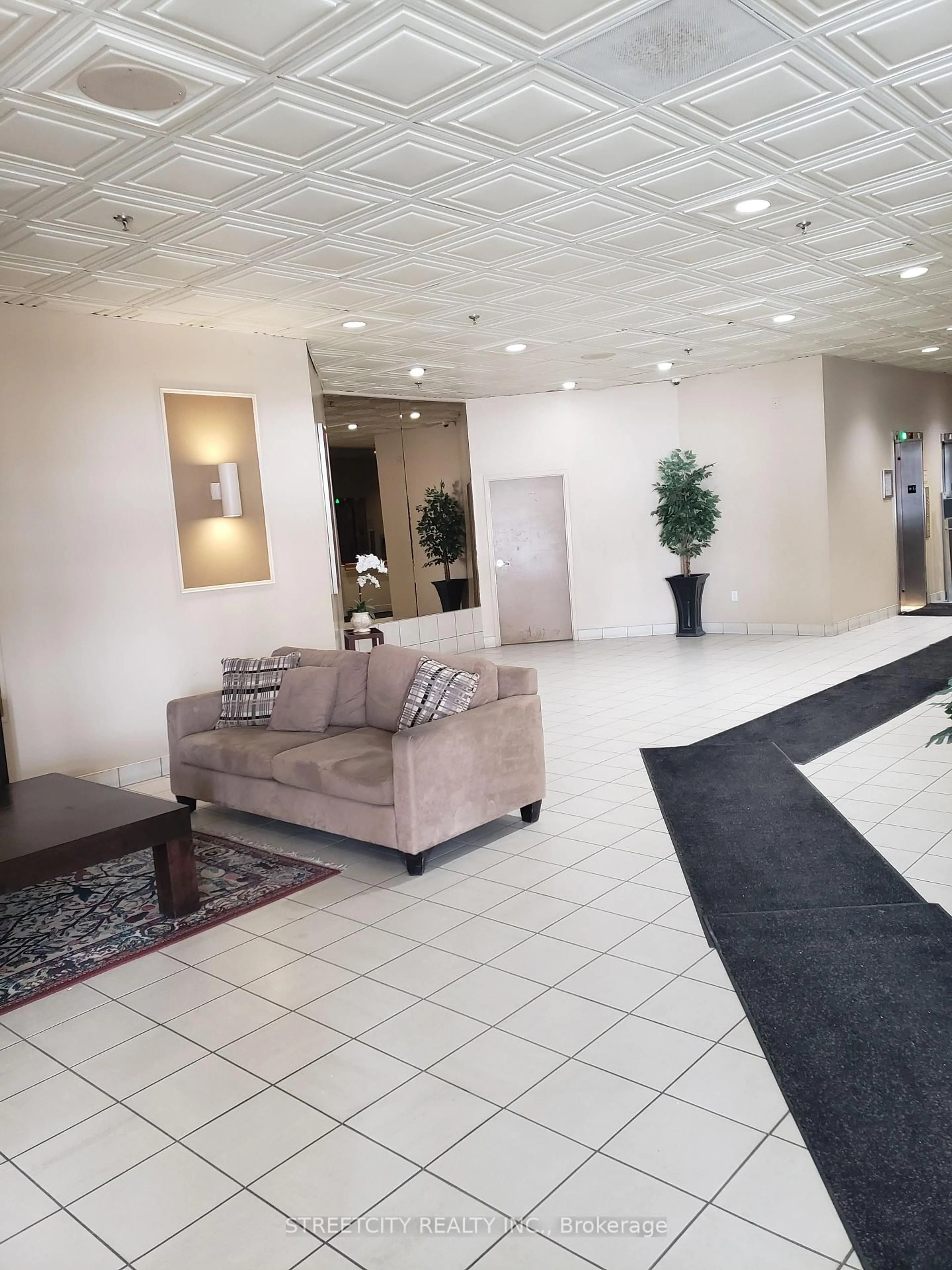 Lobby for 380 King St #1207, London East Ontario N6B 3L6