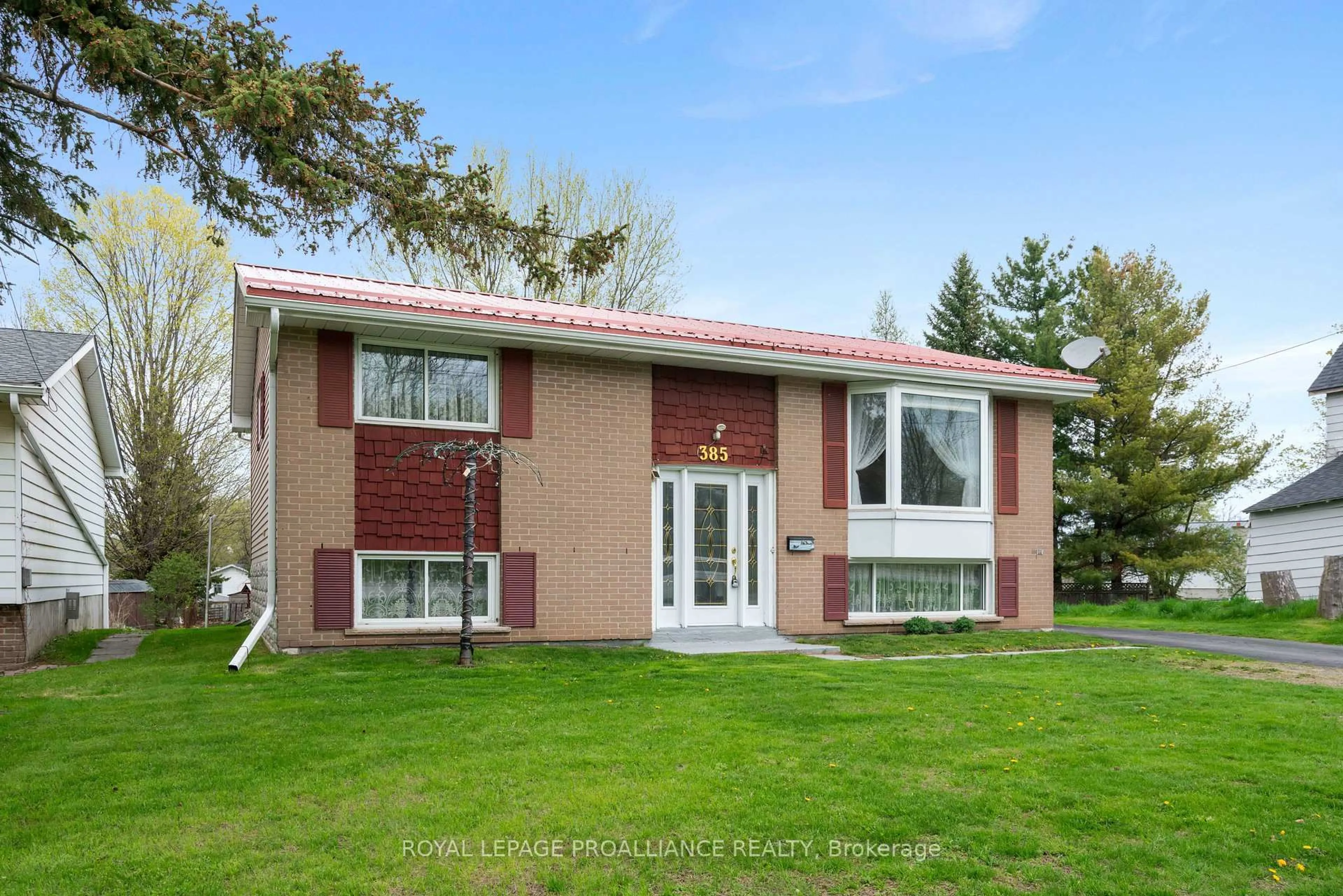 Home with vinyl exterior material, unknown for 385 Stewart Blvd, Brockville Ontario K6V 6C7