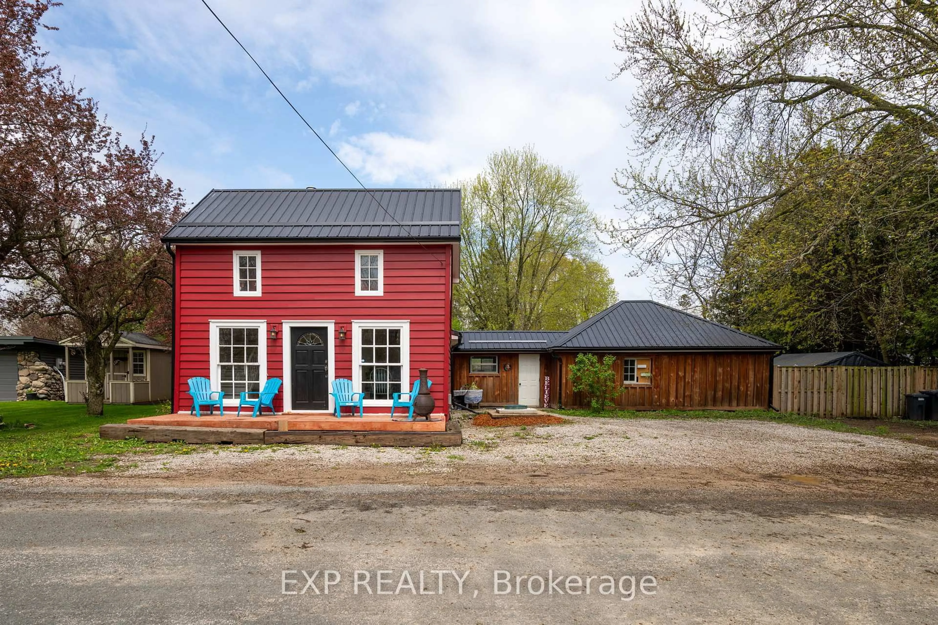 A pic from outside/outdoor area/front of a property/back of a property/a pic from drone, building for 46330 South St, Central Elgin Ontario N0L 2H0