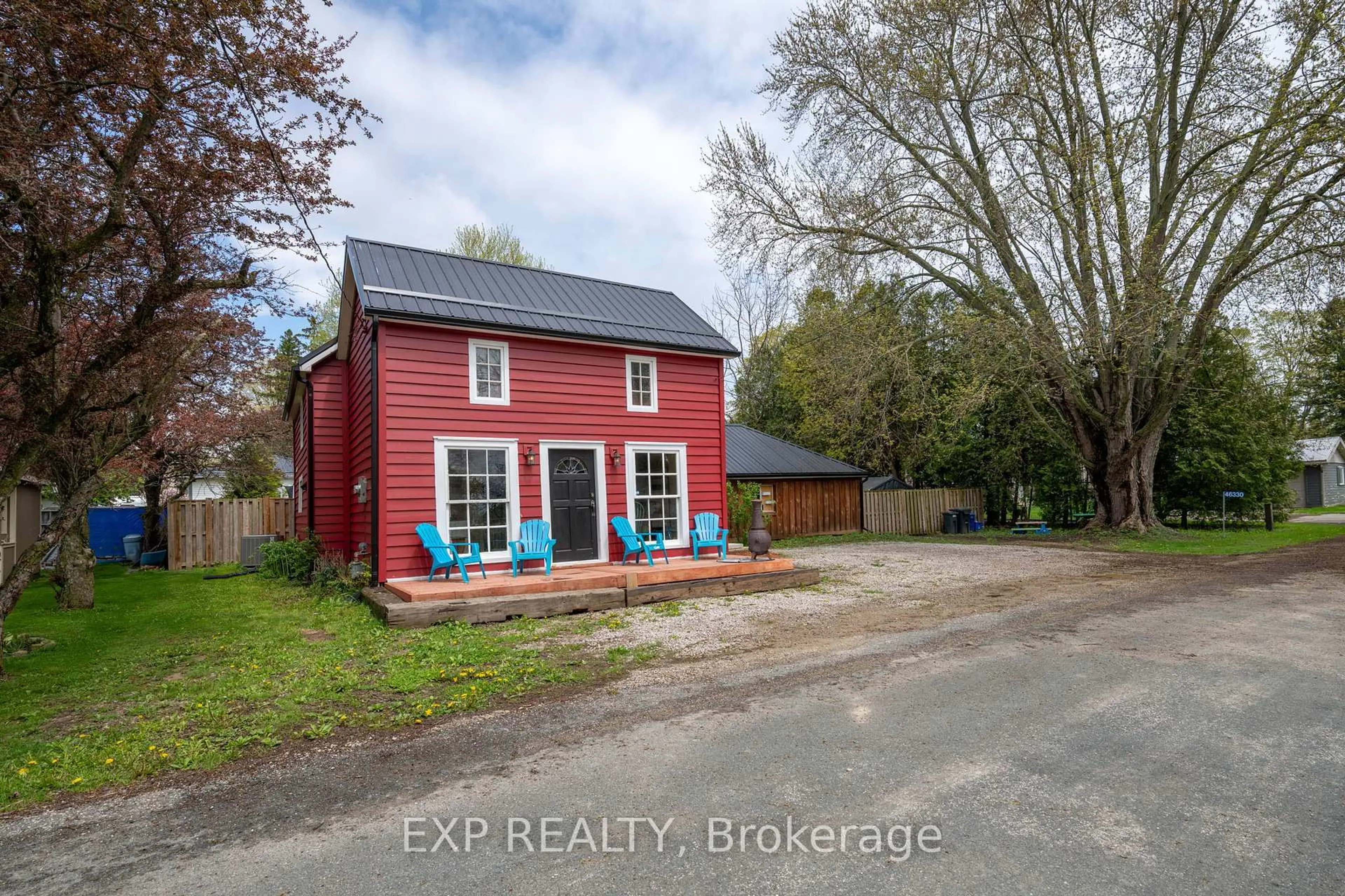 A pic from outside/outdoor area/front of a property/back of a property/a pic from drone, building for 46330 South St, Central Elgin Ontario N0L 2H0