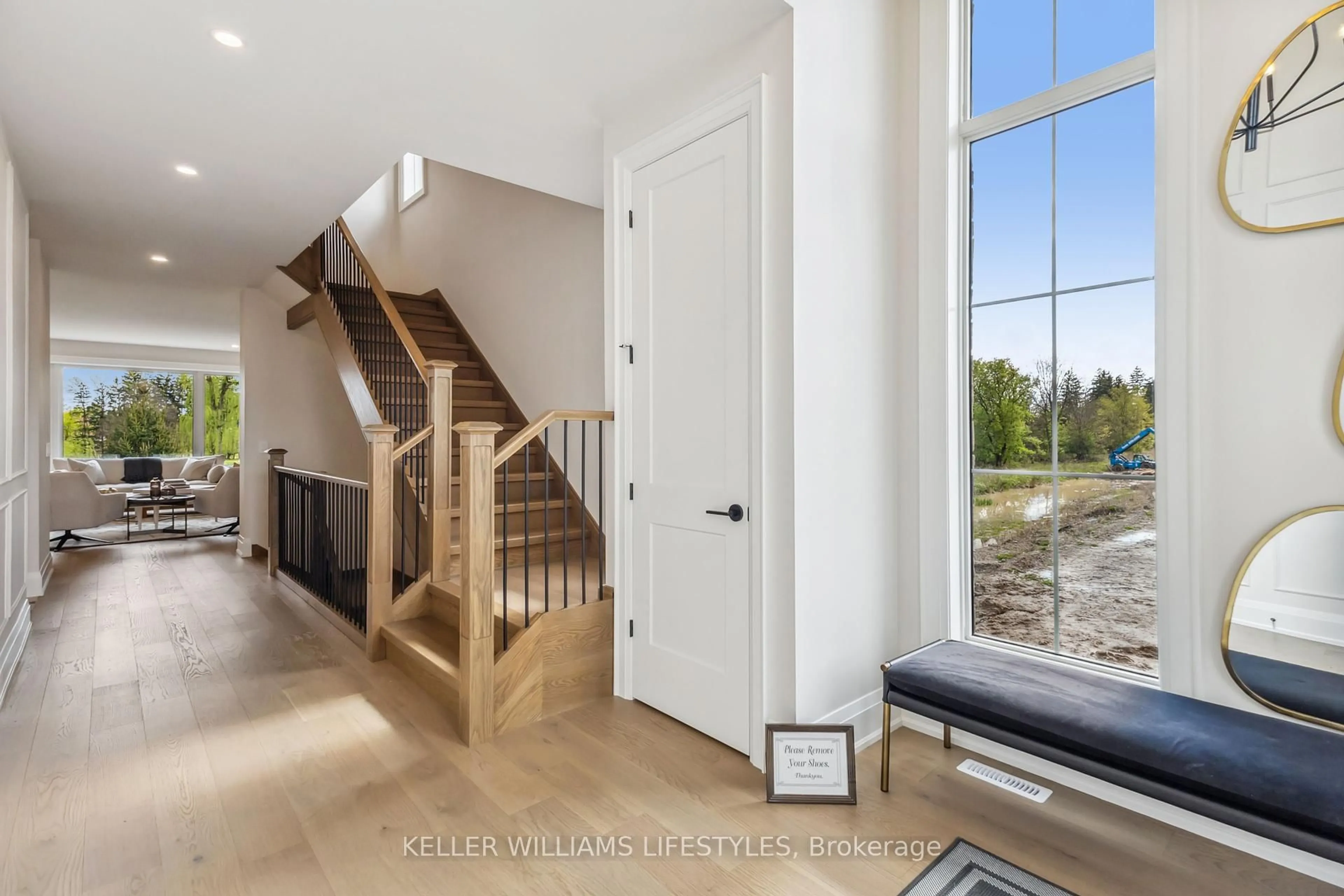 Indoor entryway for 6881 Heathwoods Ave, London South Ontario N6P 1H5