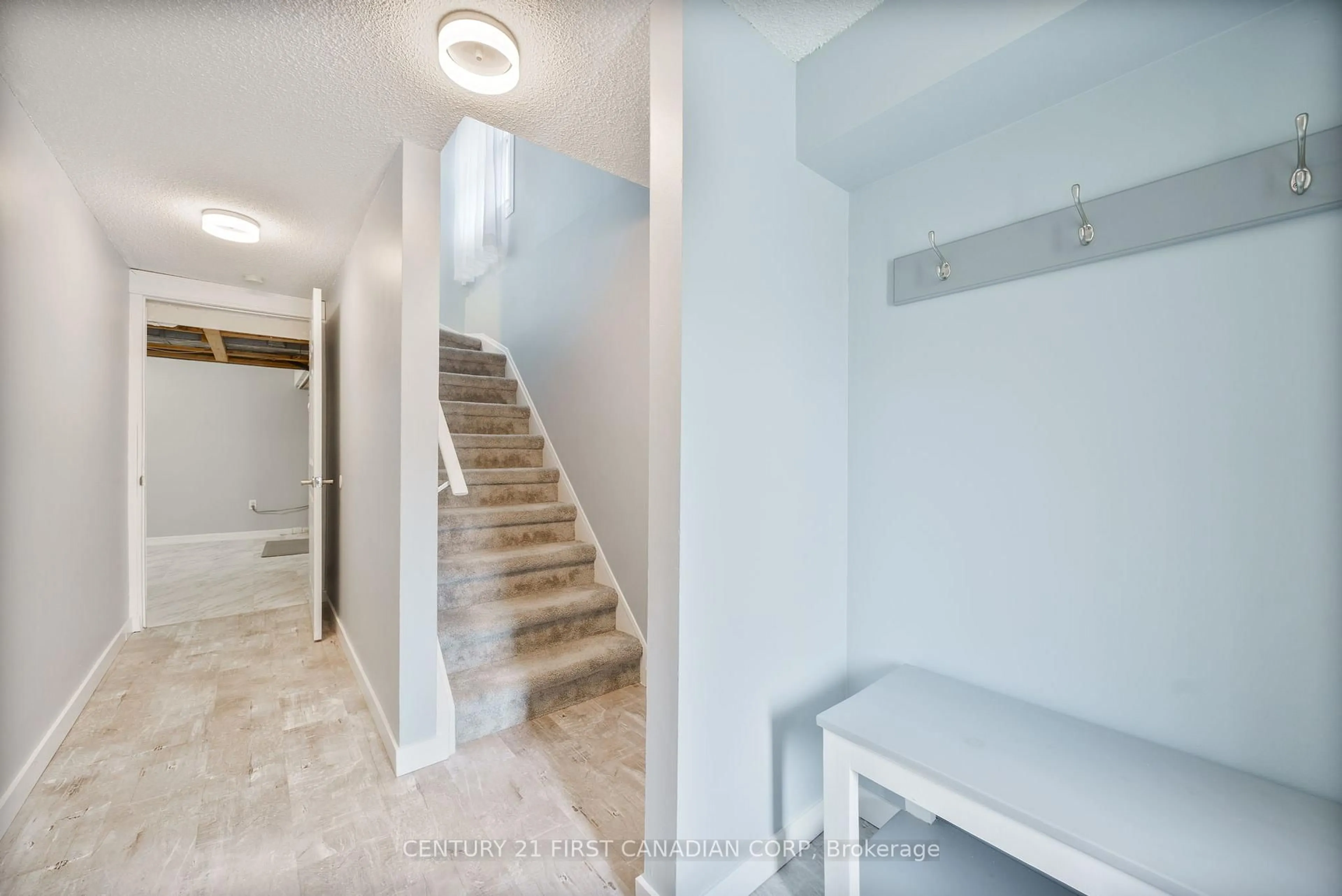 Indoor entryway for 700 Osgoode Dr #154, London South Ontario N6E 2H1