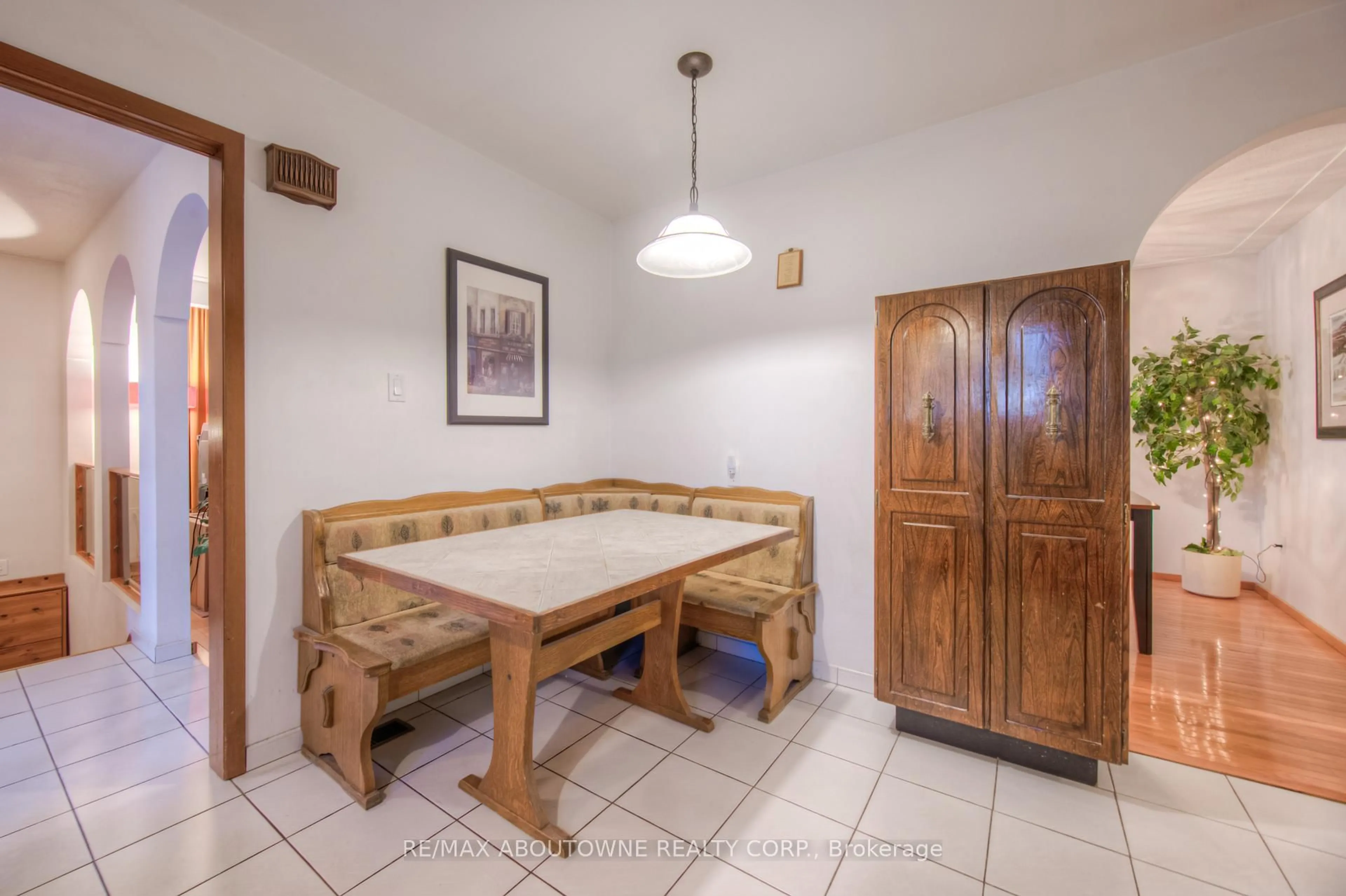 Dining room, unknown for 47 Chester Rd, Hamilton Ontario L8E 1X8