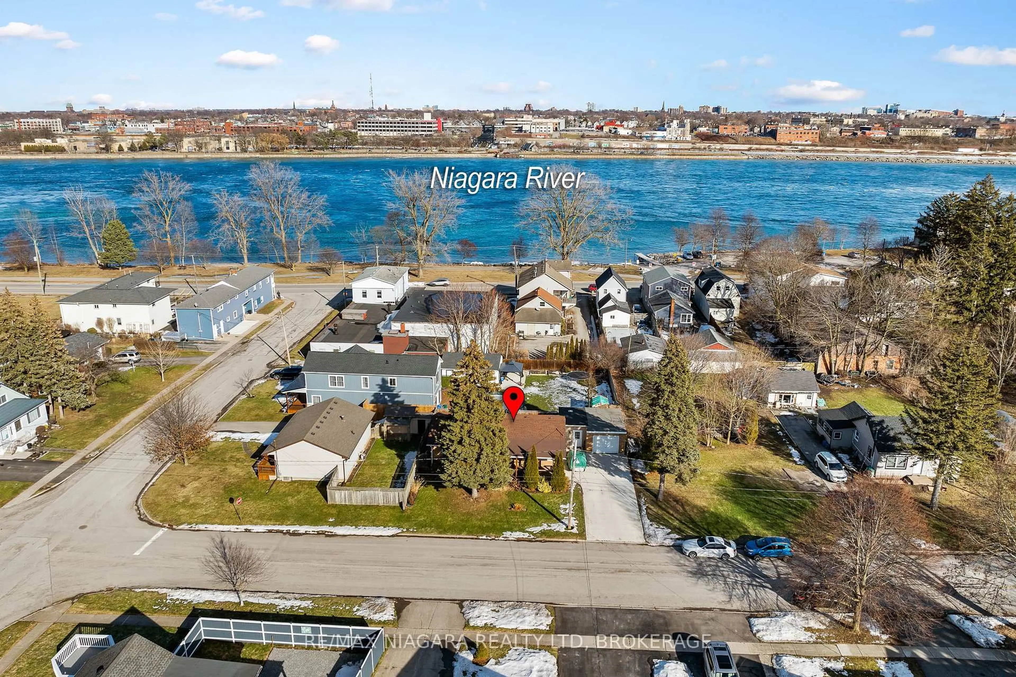 A pic from outside/outdoor area/front of a property/back of a property/a pic from drone, water/lake/river/ocean view for 65 Waterloo St, Fort Erie Ontario L2A 3J8