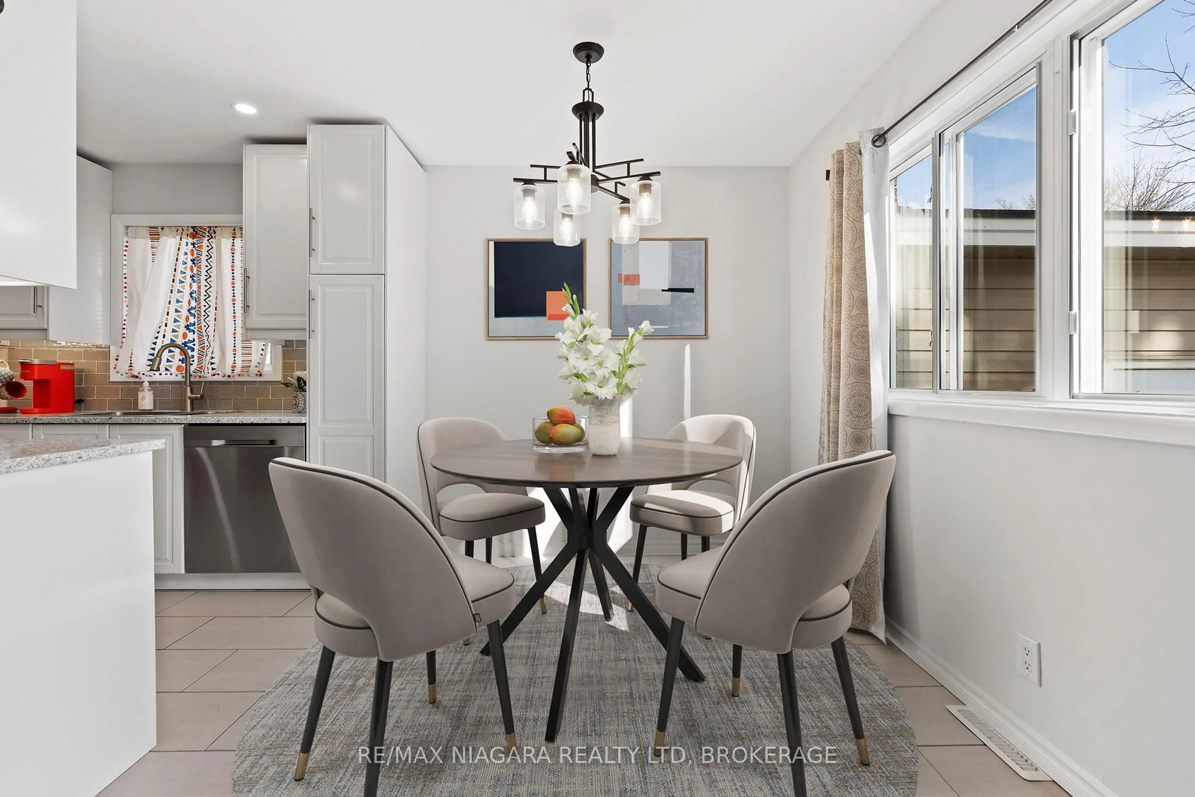 Dining room, ceramic/tile floor for 65 Waterloo St, Fort Erie Ontario L2A 3J8