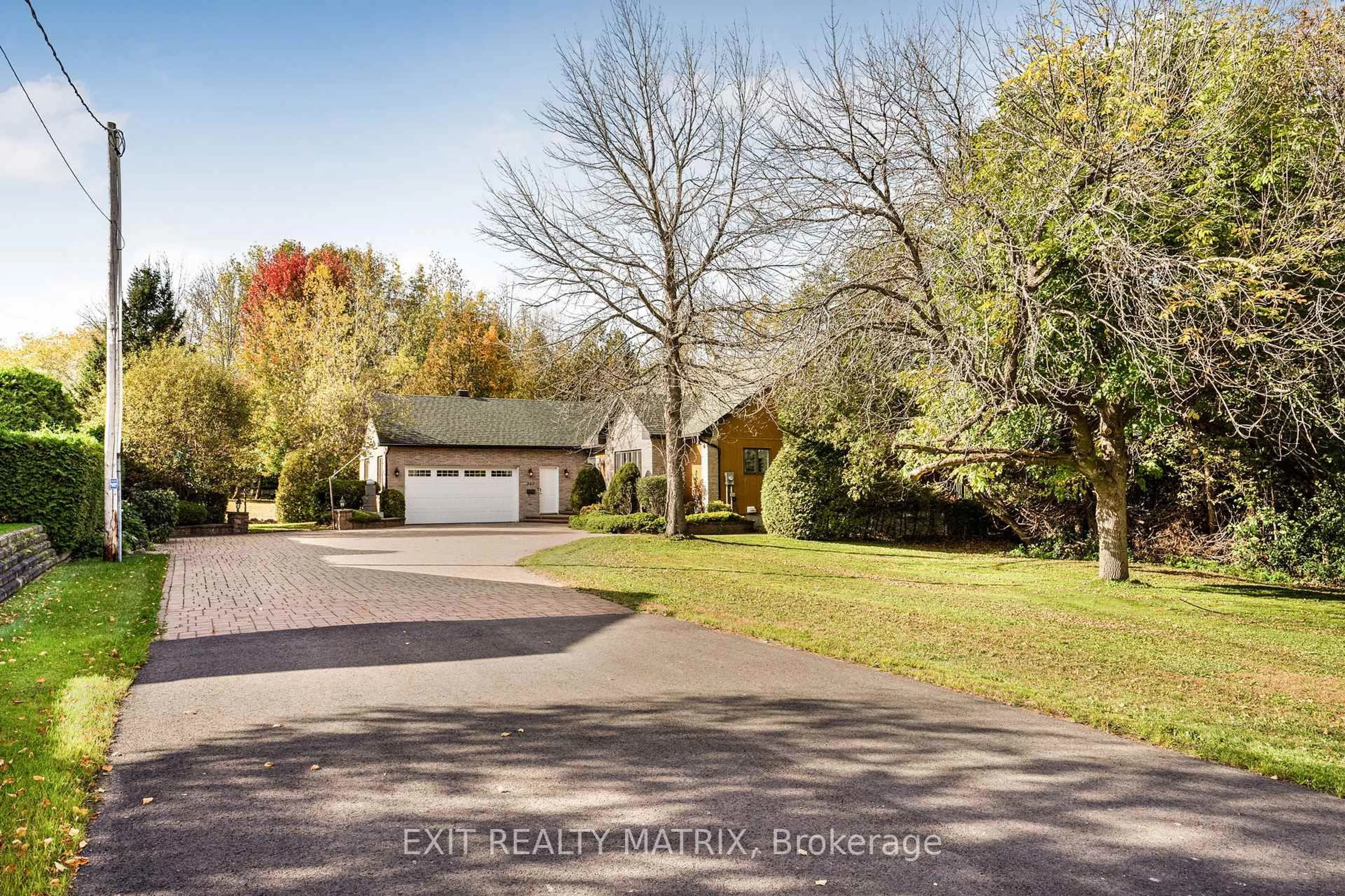 A pic from outside/outdoor area/front of a property/back of a property/a pic from drone, street for 362 MENARD St, Hawkesbury Ontario K6A 3B8