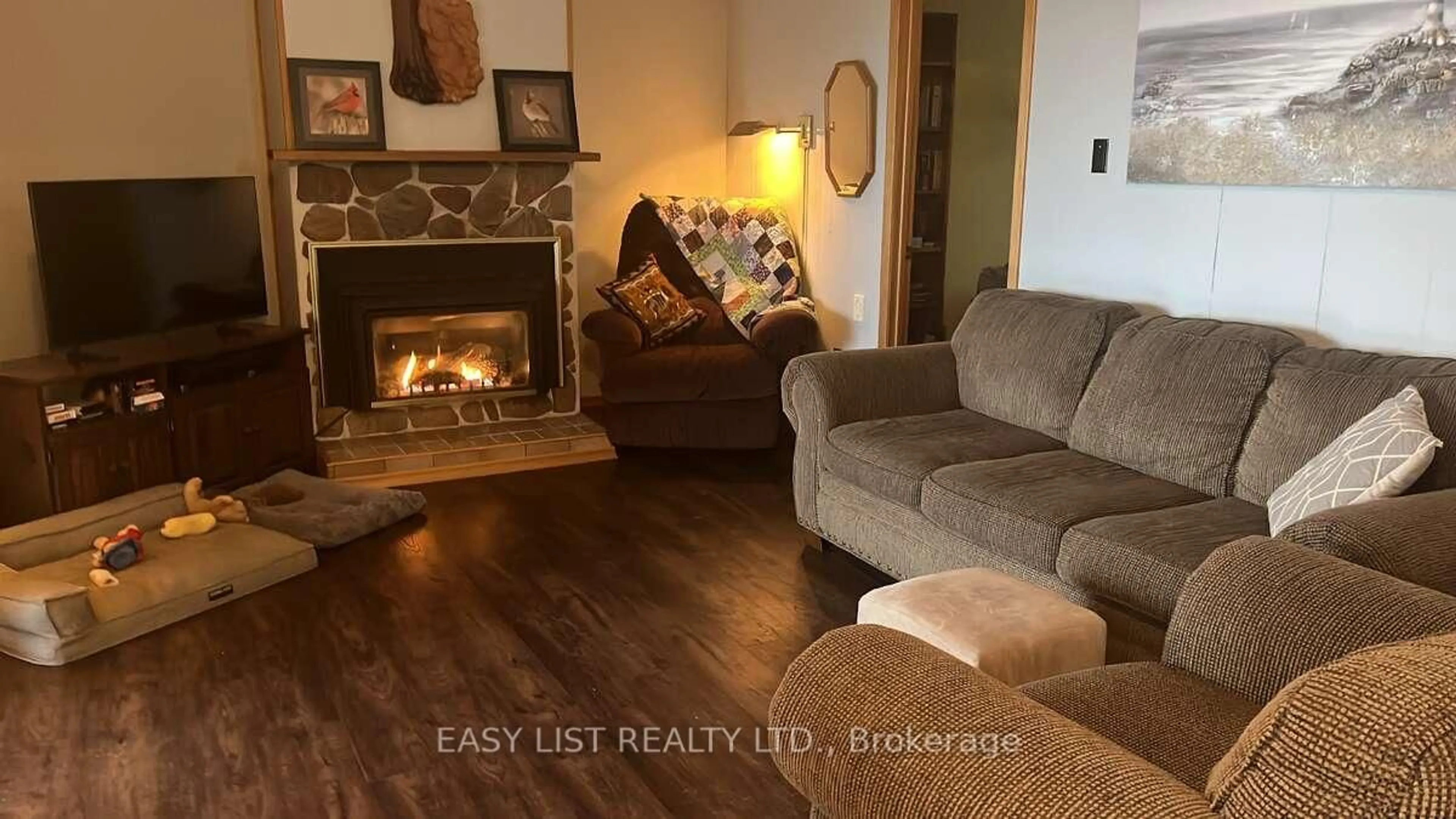 Living room with furniture, wood/laminate floor for 62 Zorra Dr, Northern Bruce Peninsula Ontario N0H 2R0