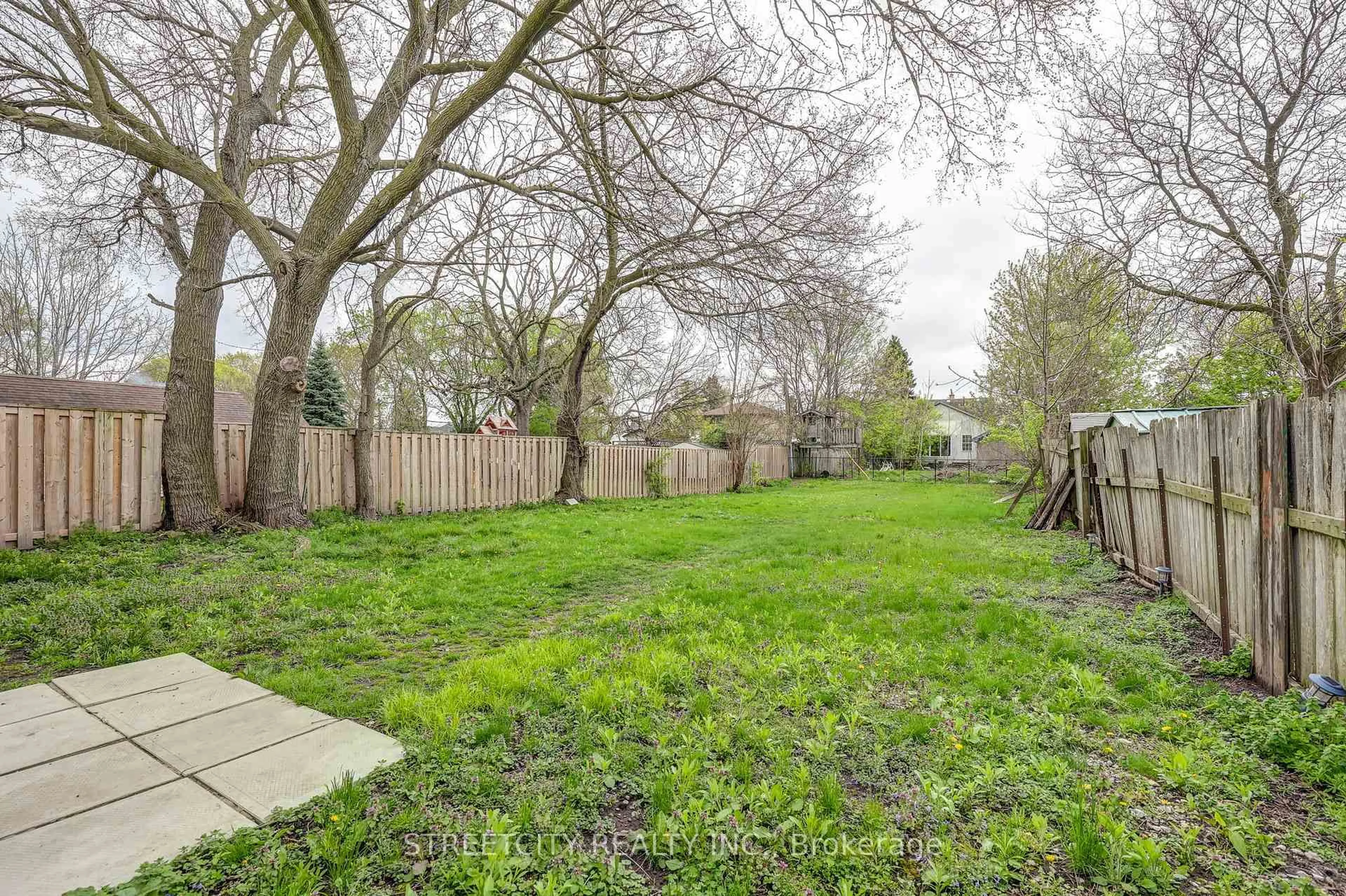 Patio, street for 1163 York St, London East Ontario N5W 2T8