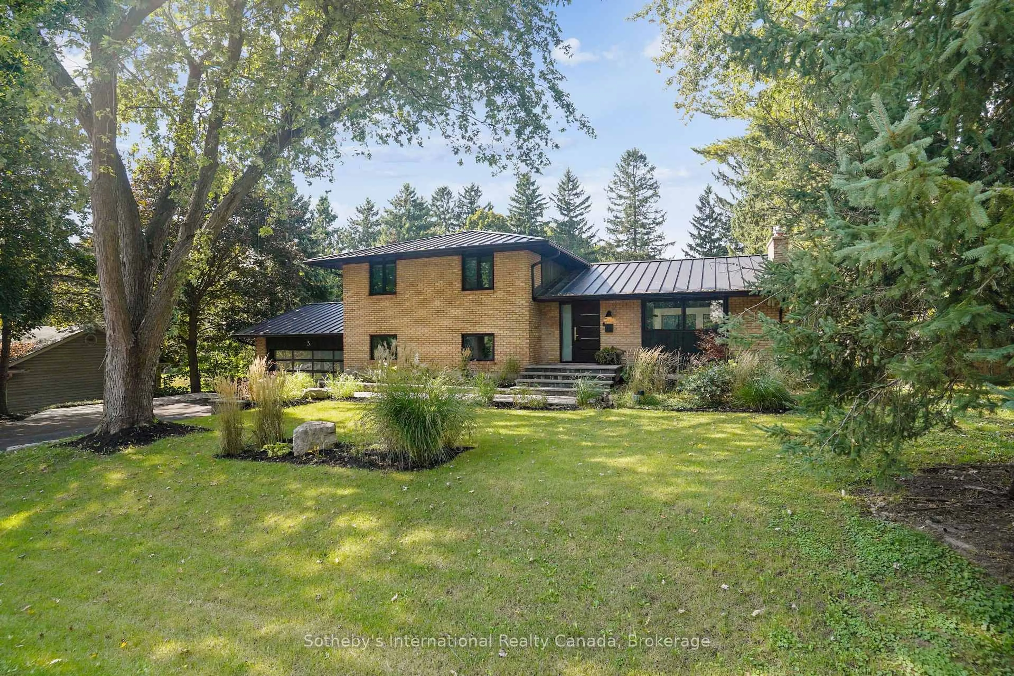 A pic from outside/outdoor area/front of a property/back of a property/a pic from drone, unknown for 3 Forest Ave, Hamilton Ontario L9H 6C1