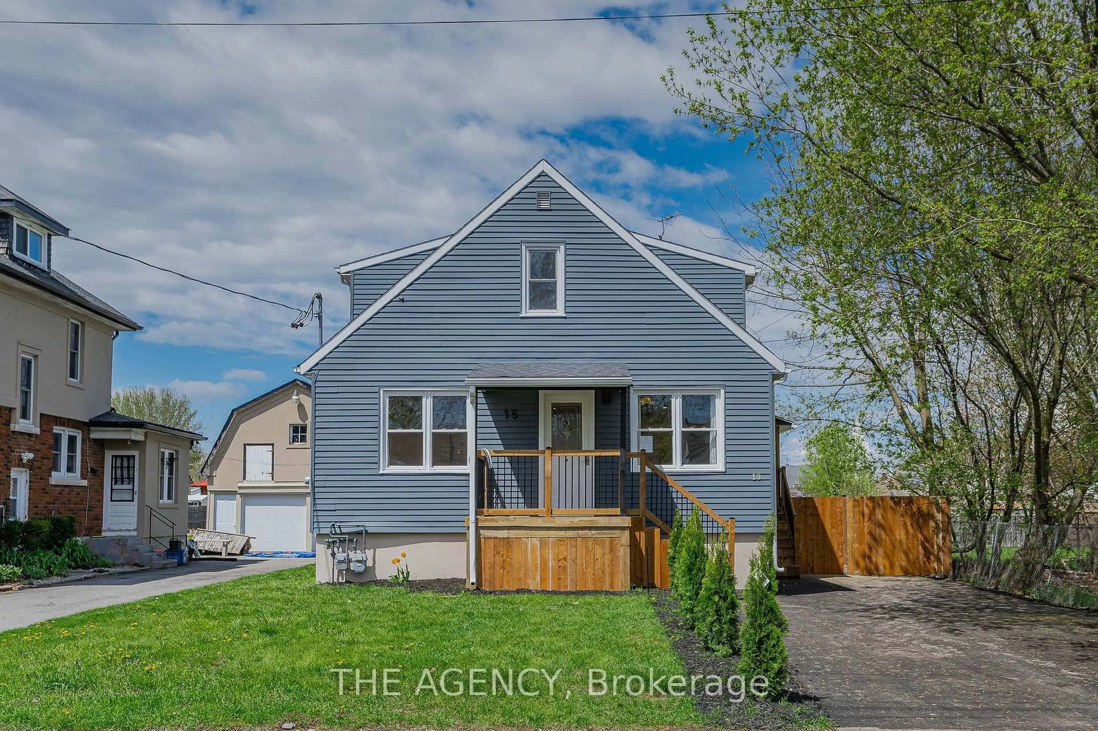 A pic from outside/outdoor area/front of a property/back of a property/a pic from drone, street for 15 McCain St, Port Colborne Ontario L3K 3P7