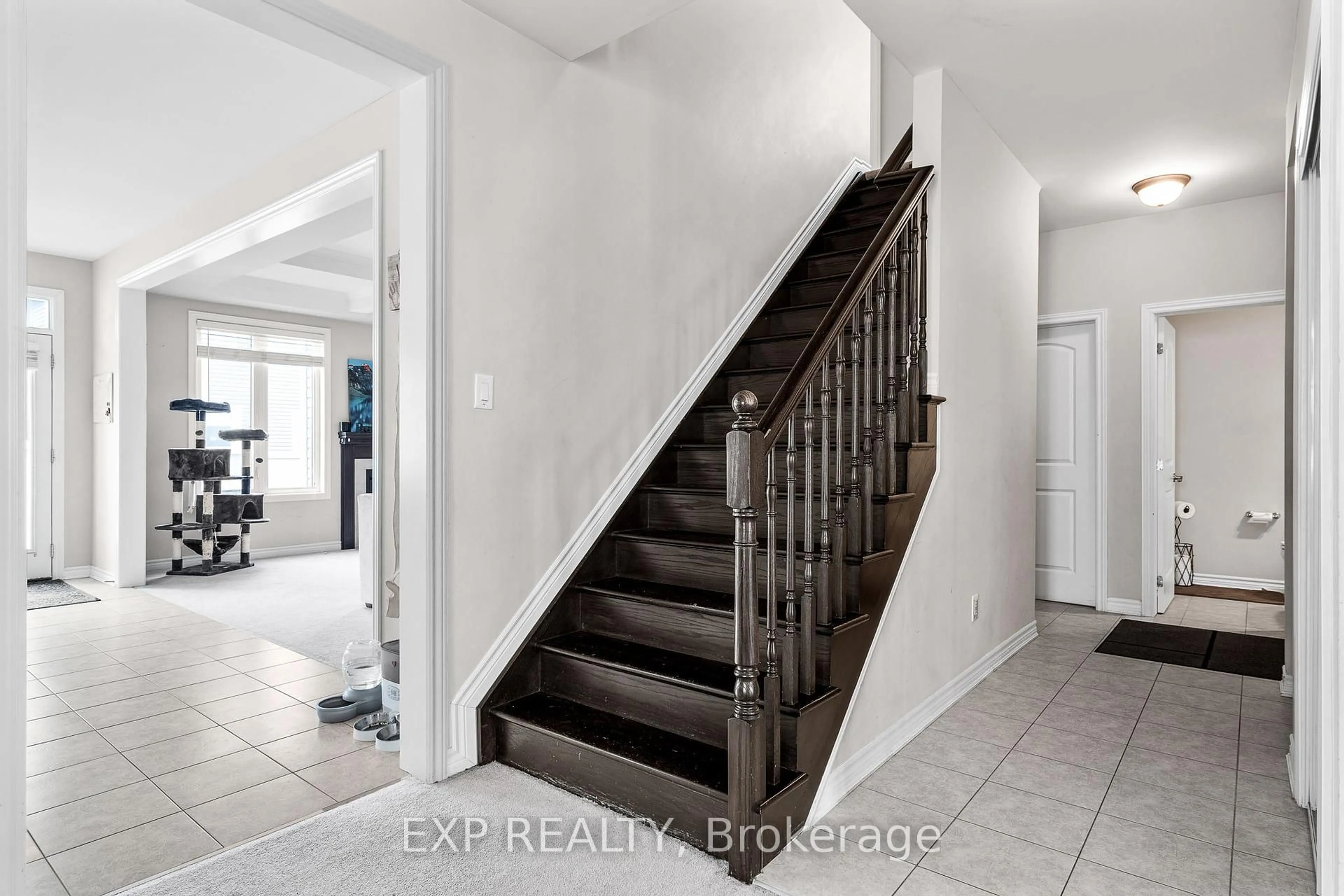 Indoor entryway for 206 Ponderosa St, Ottawa Ontario K2V 0J6