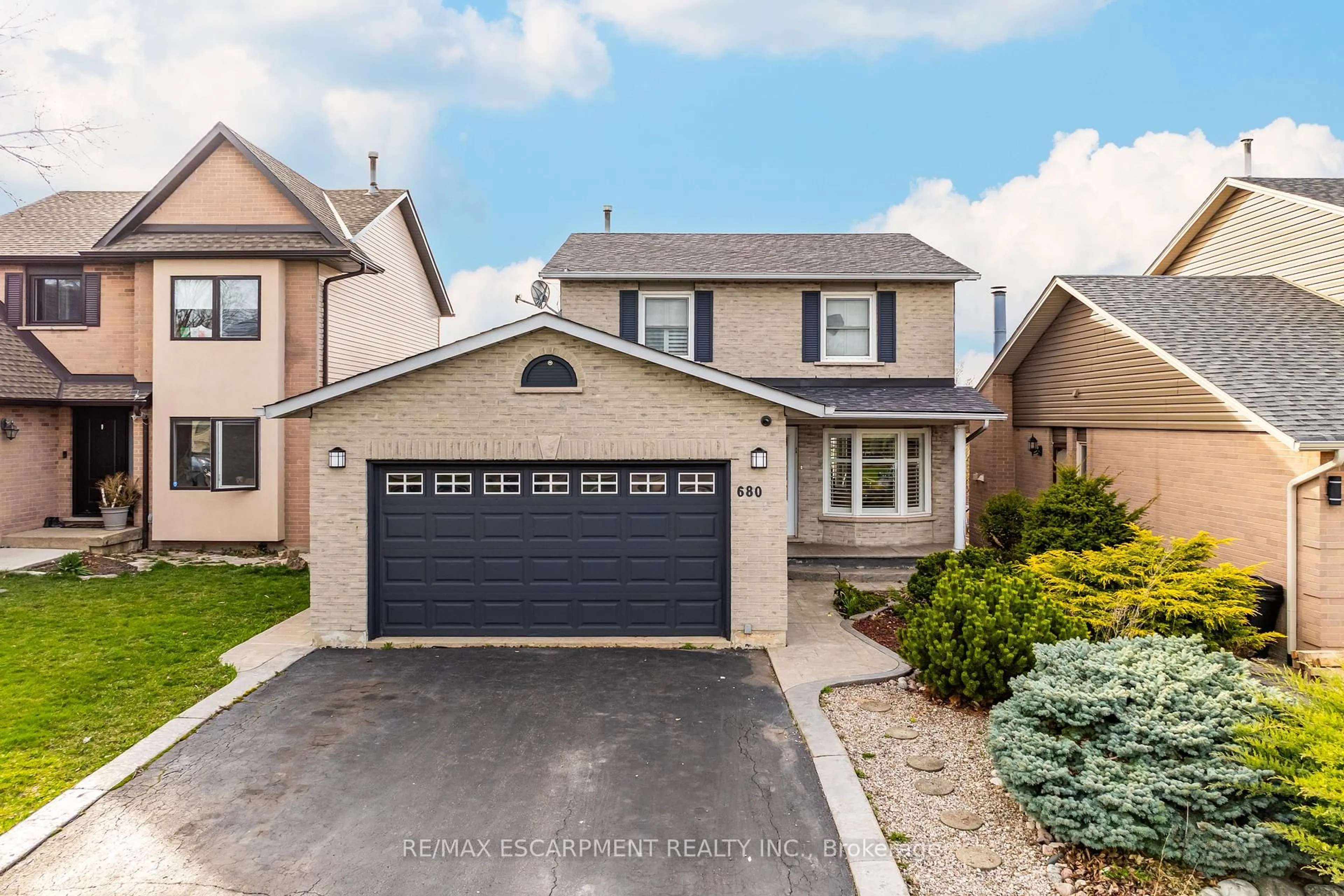 Home with vinyl exterior material, street for 680 Rexford Dr, Hamilton Ontario L8W 3G1
