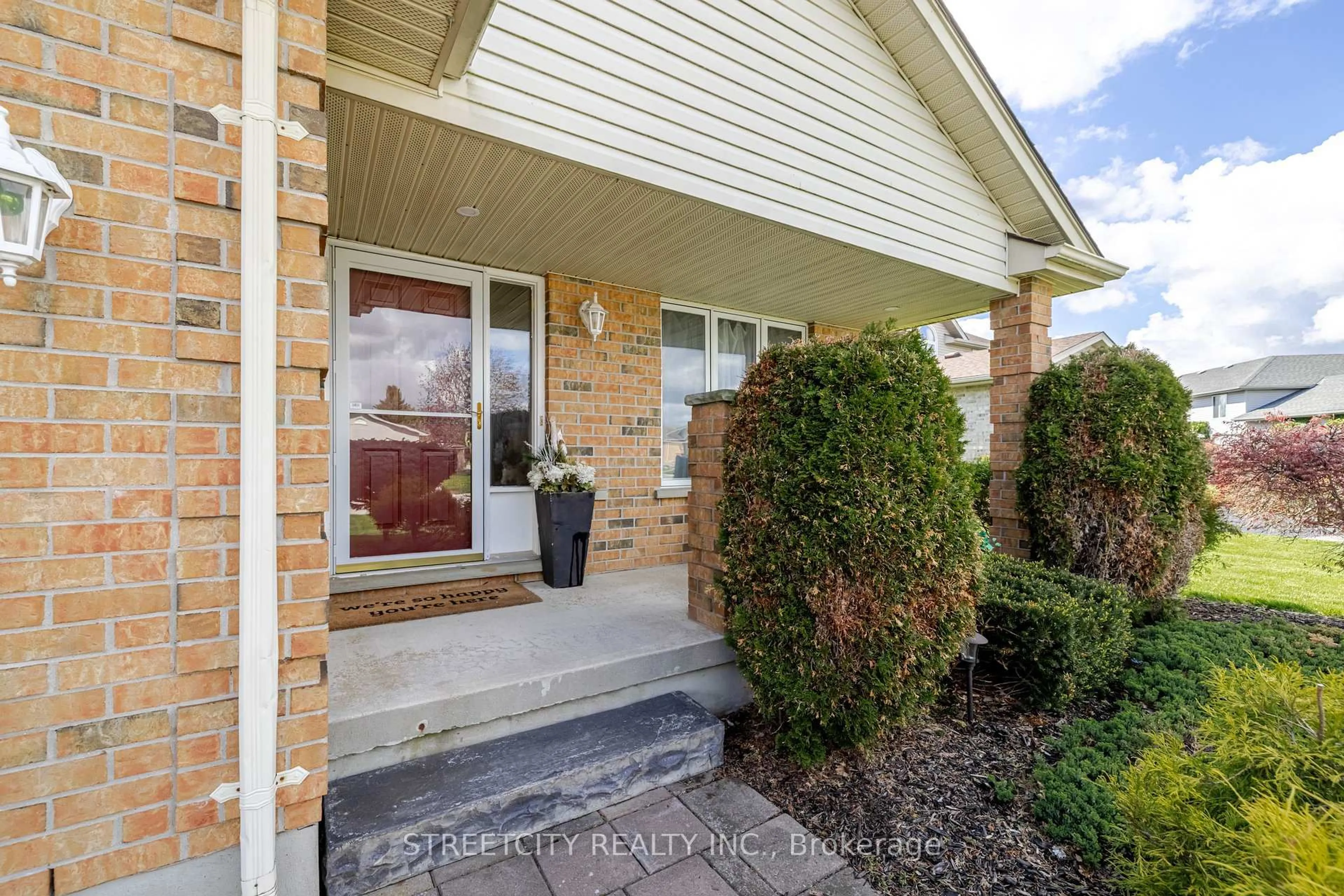 Indoor entryway for 226 Andrea Cres, Central Elgin Ontario N0L 1B0