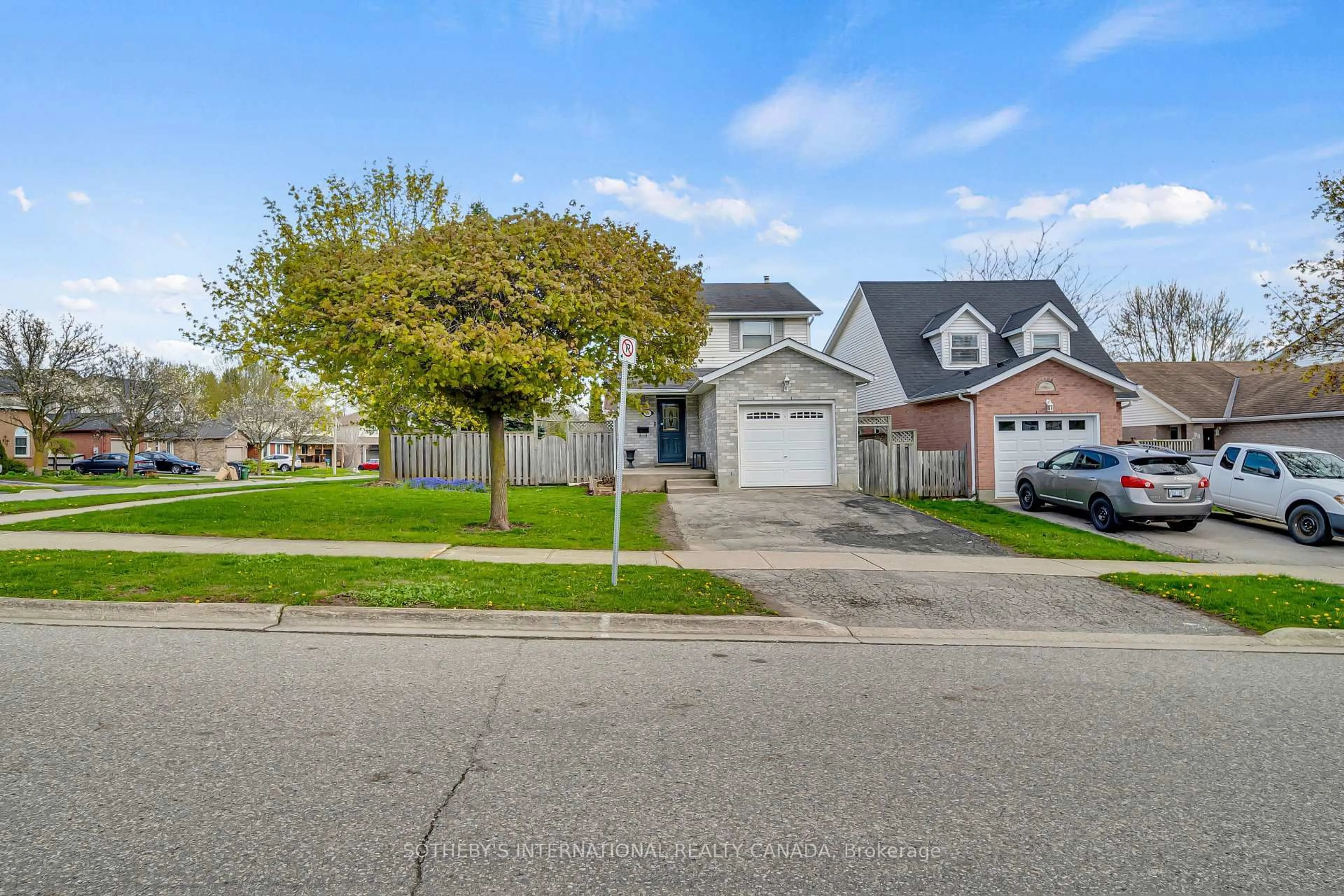 A pic from outside/outdoor area/front of a property/back of a property/a pic from drone, street for 16 Moss Pl, Guelph Ontario N1G 4V1