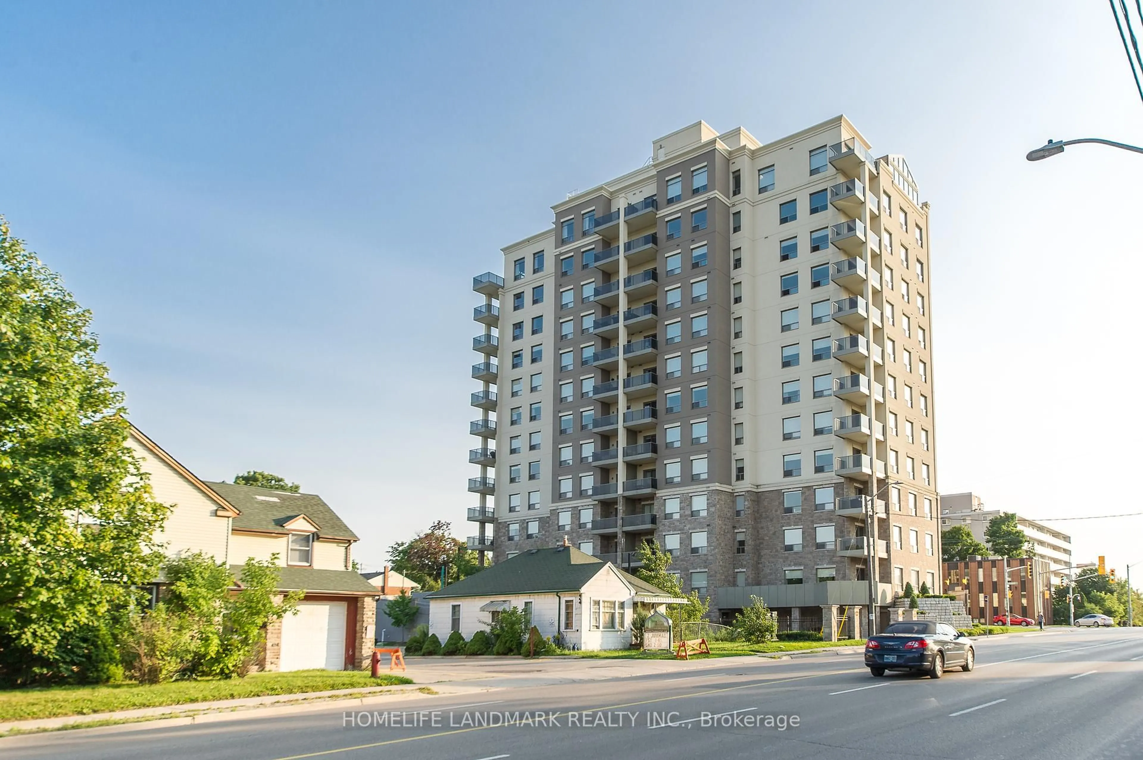 Unknown for 223 Erb St #302, Waterloo Ontario N2L 0B3
