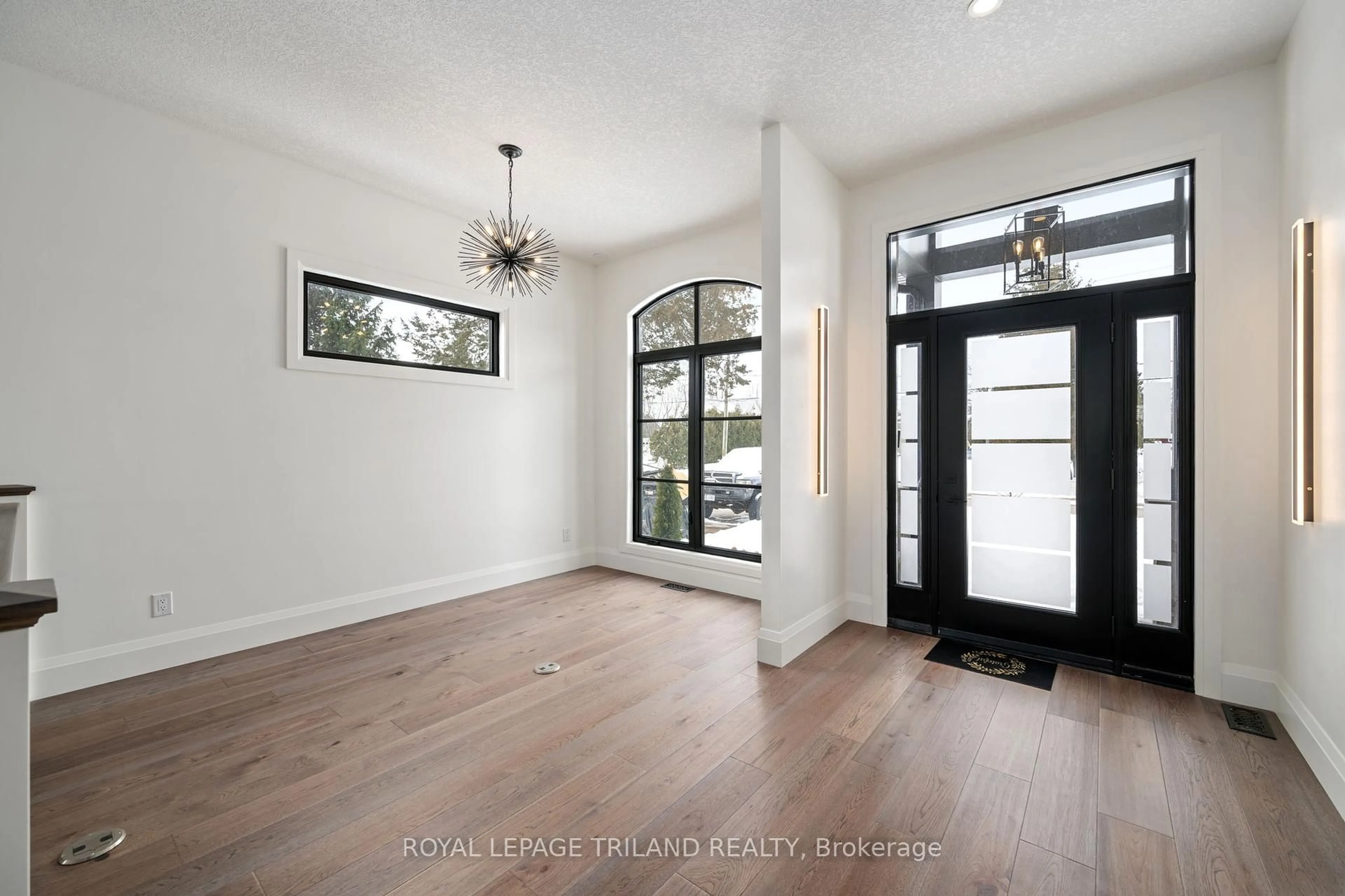 Indoor entryway for 30 Gill Rd, Lambton Shores Ontario N0M 1T0