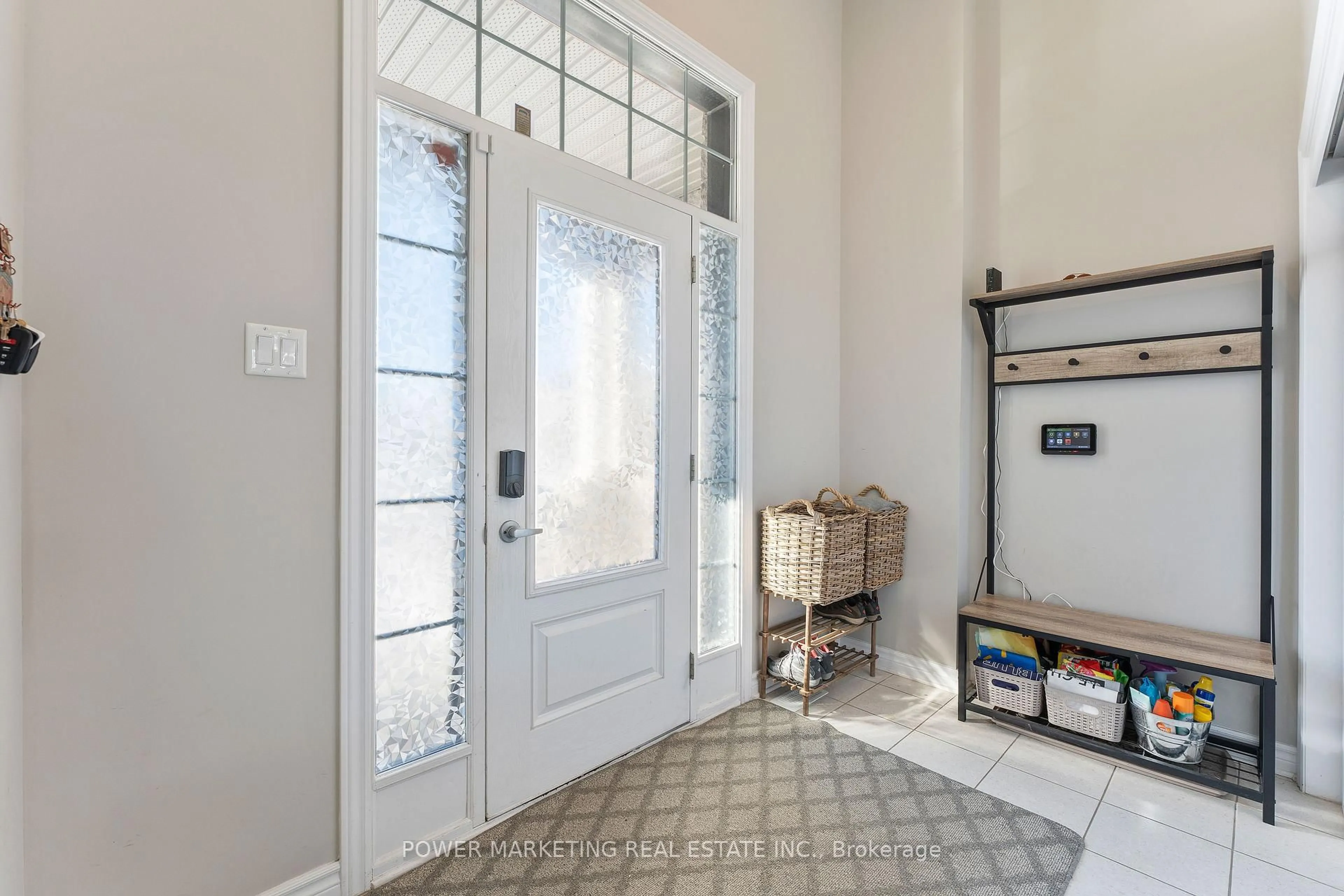 Indoor entryway for 54 Malachigan Cres, Orleans Ontario K4A 1G6