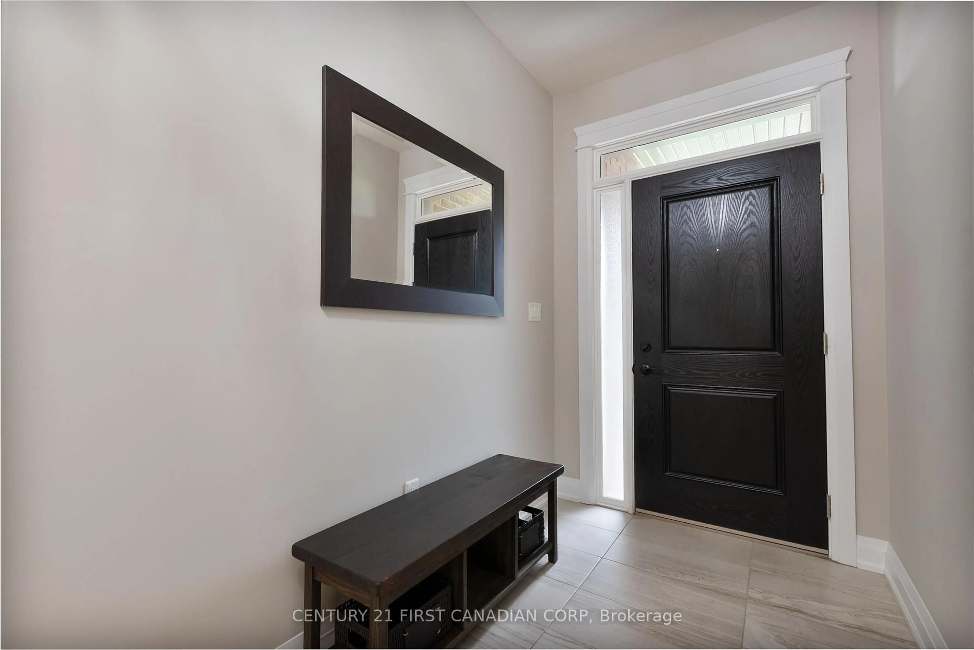 Indoor entryway for 52 Kemp Cres, Strathroy-Caradoc Ontario N7G 0G3