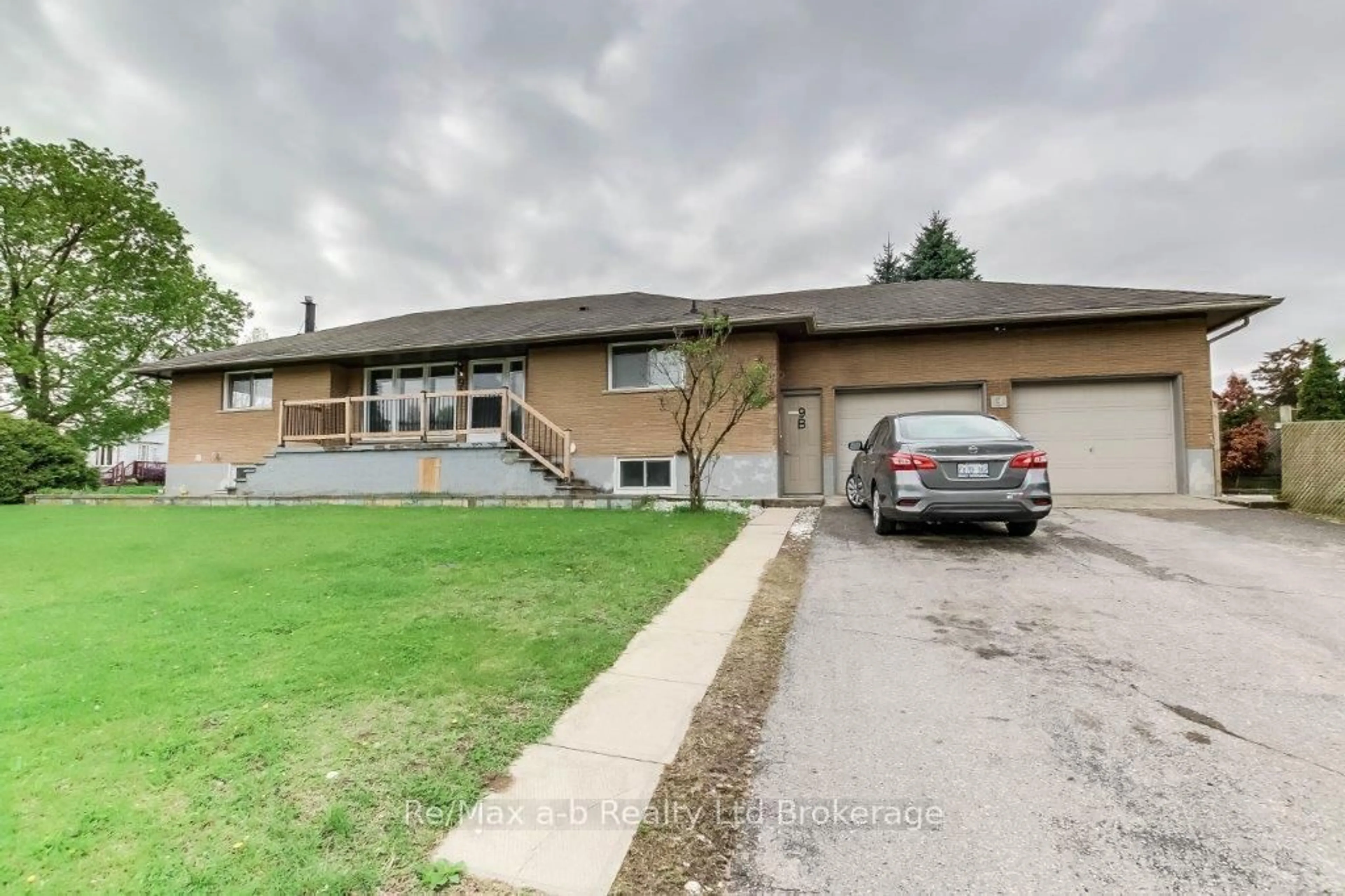 Unknown for 9 Duncan St, Tillsonburg Ontario N4G 2N7