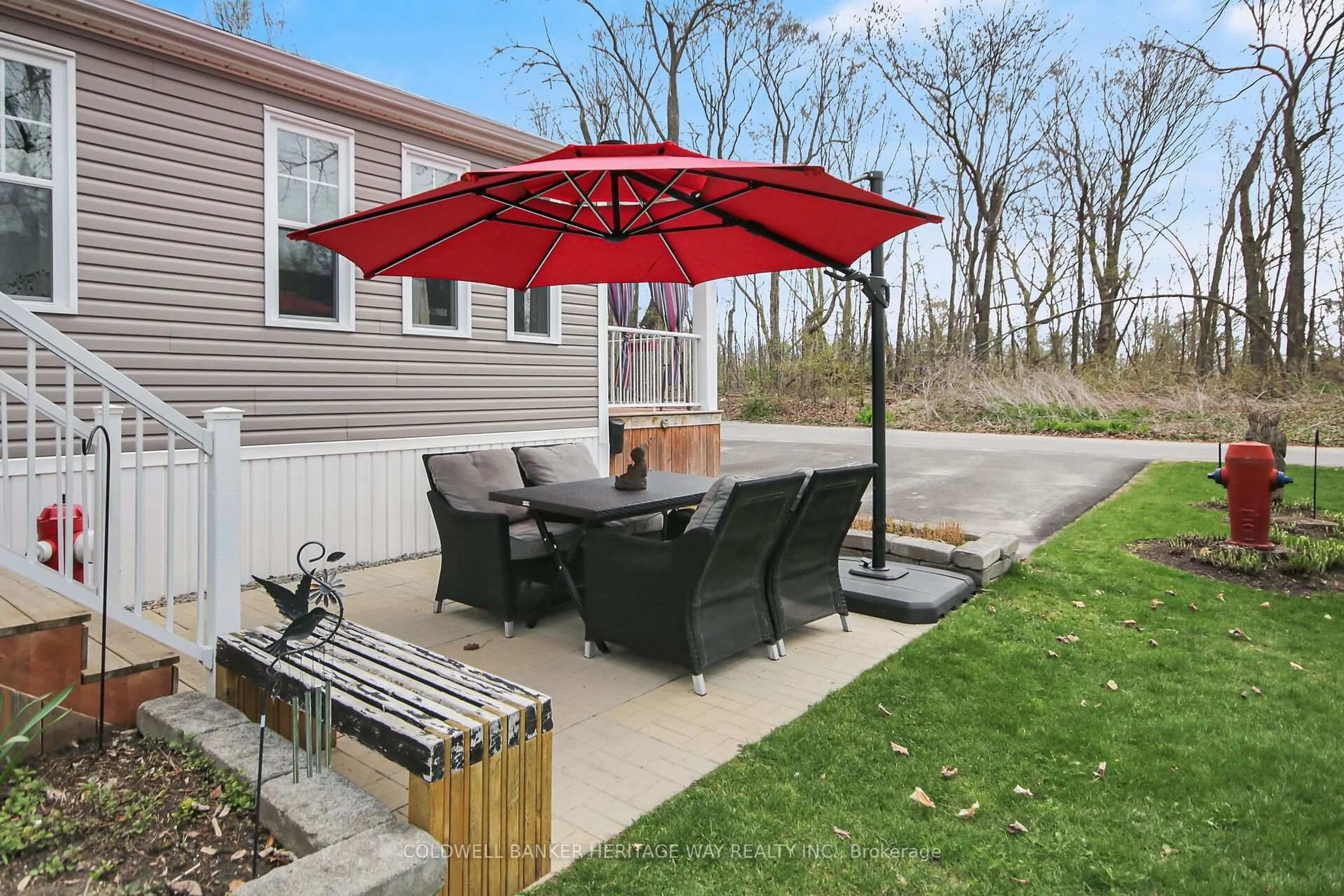 Patio, street for 5 Maplewood St, Beckwith Ontario K7C 0S5