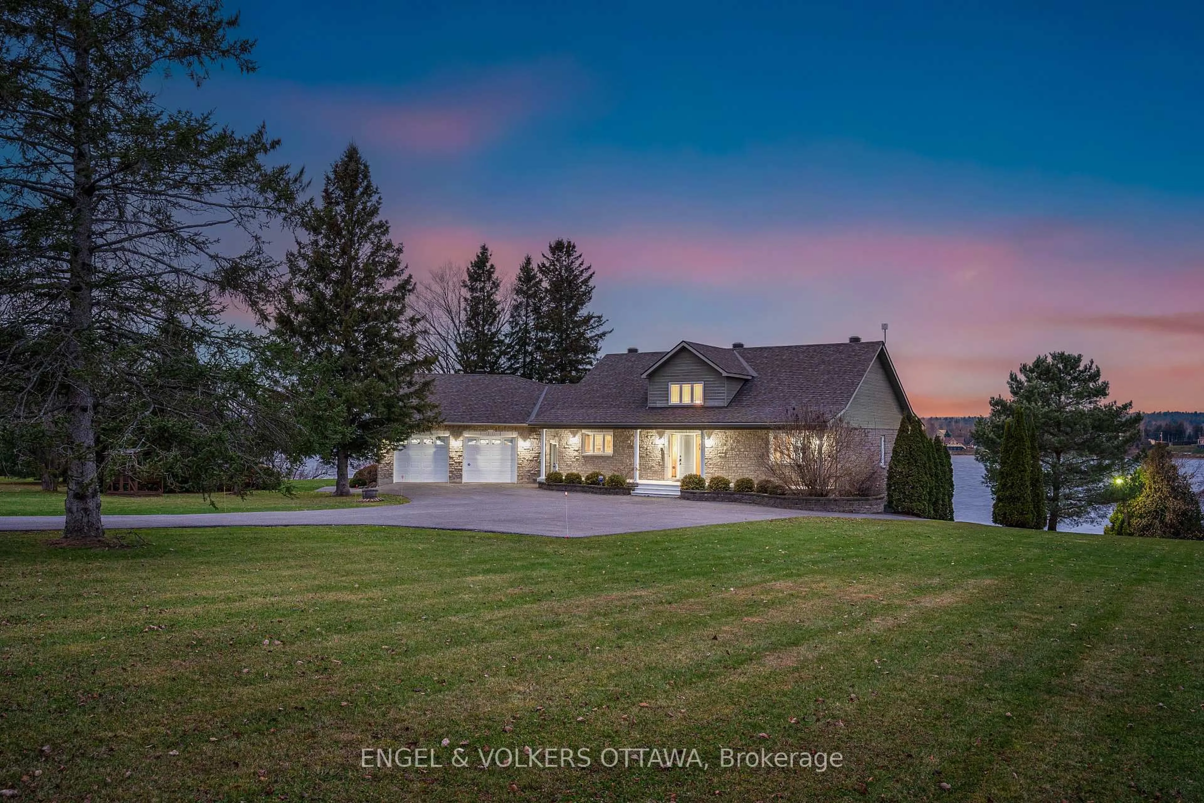 A pic from outside/outdoor area/front of a property/back of a property/a pic from drone, street for 291 Concession Rd 1 Rd, Alfred and Plantagenet Ontario K0B 1L0