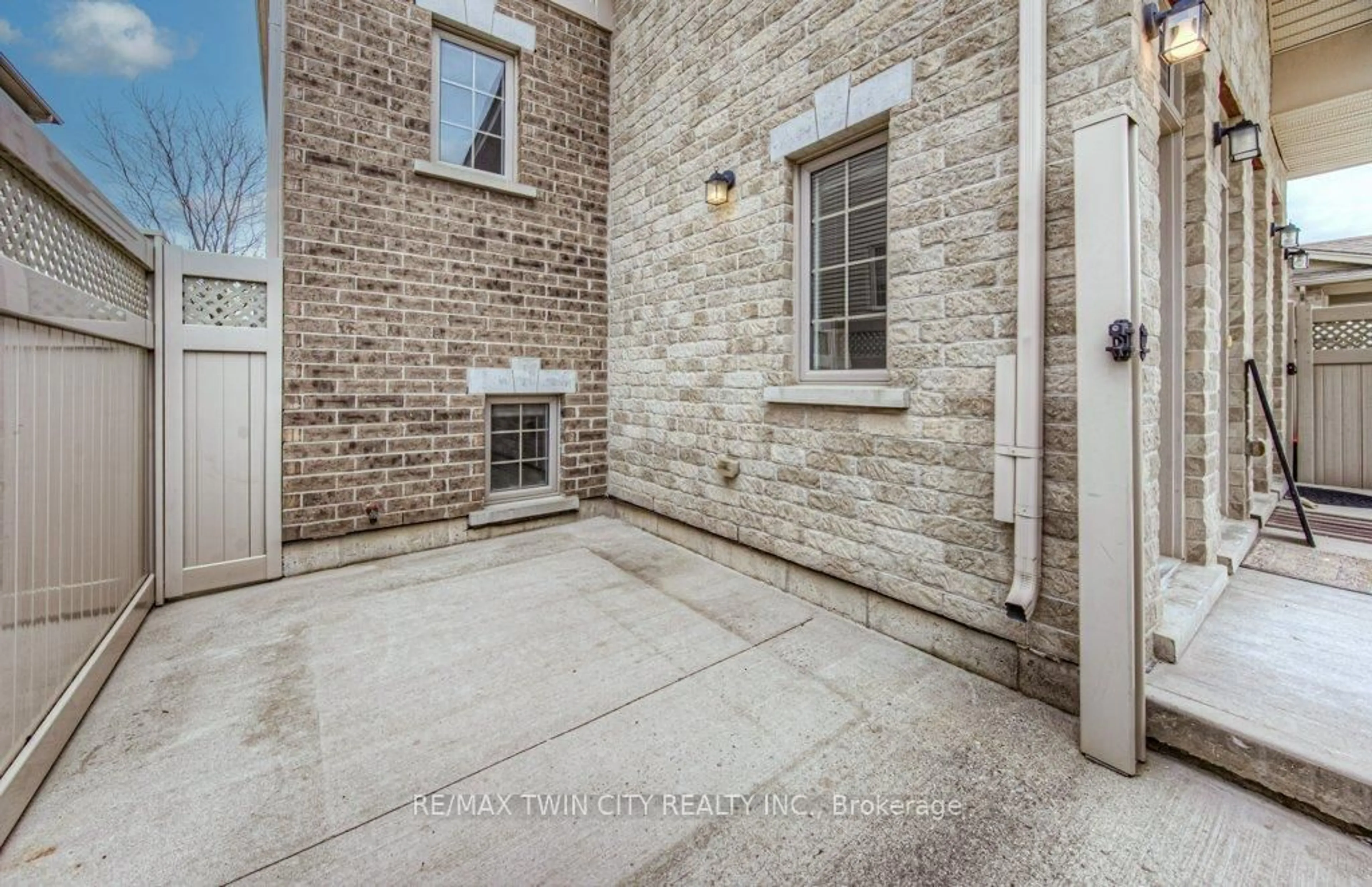 Patio, street for 228 Jessica Cres #A, Kitchener Ontario N2R 0C5