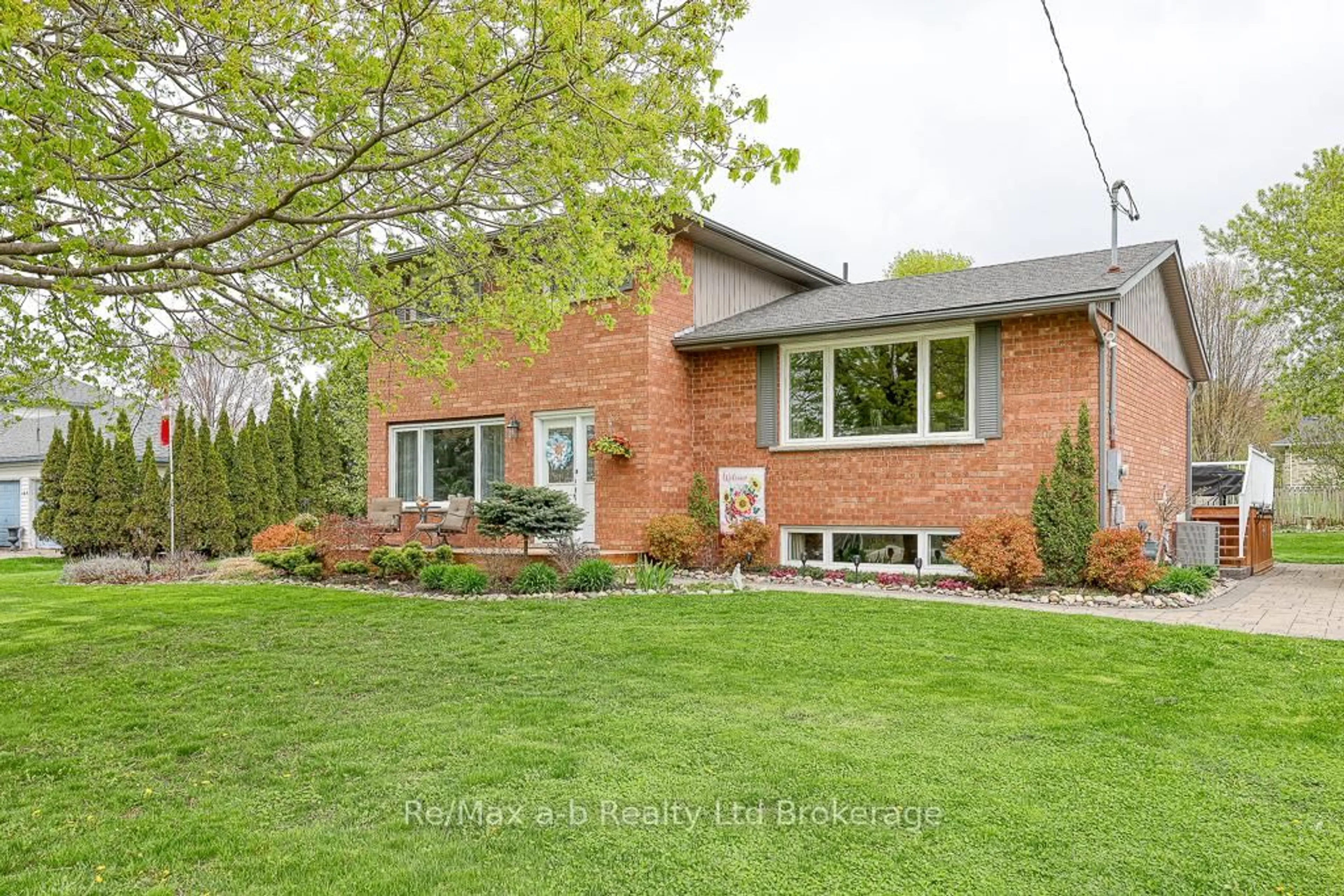 Home with brick exterior material, street for 584414 Beachville Rd, South-West Oxford Ontario N0A 1A0