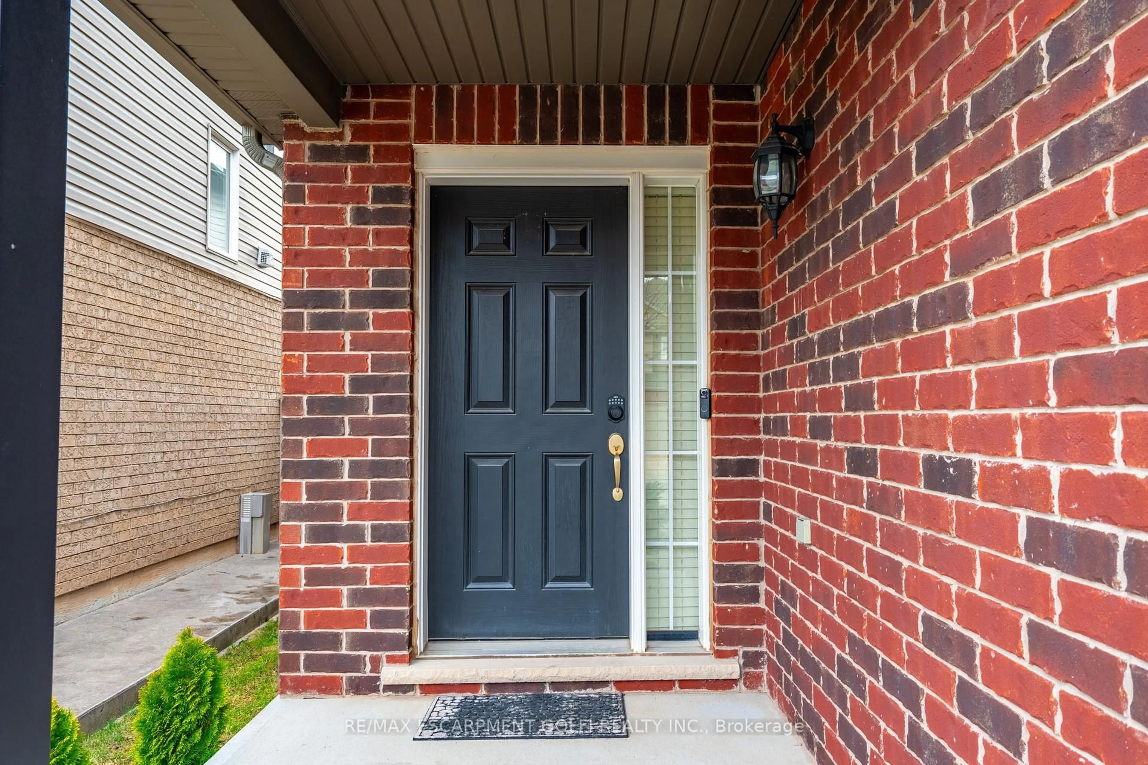 Home with brick exterior material, street for 6604 Mary Dr, Niagara Falls Ontario L2H 0B5