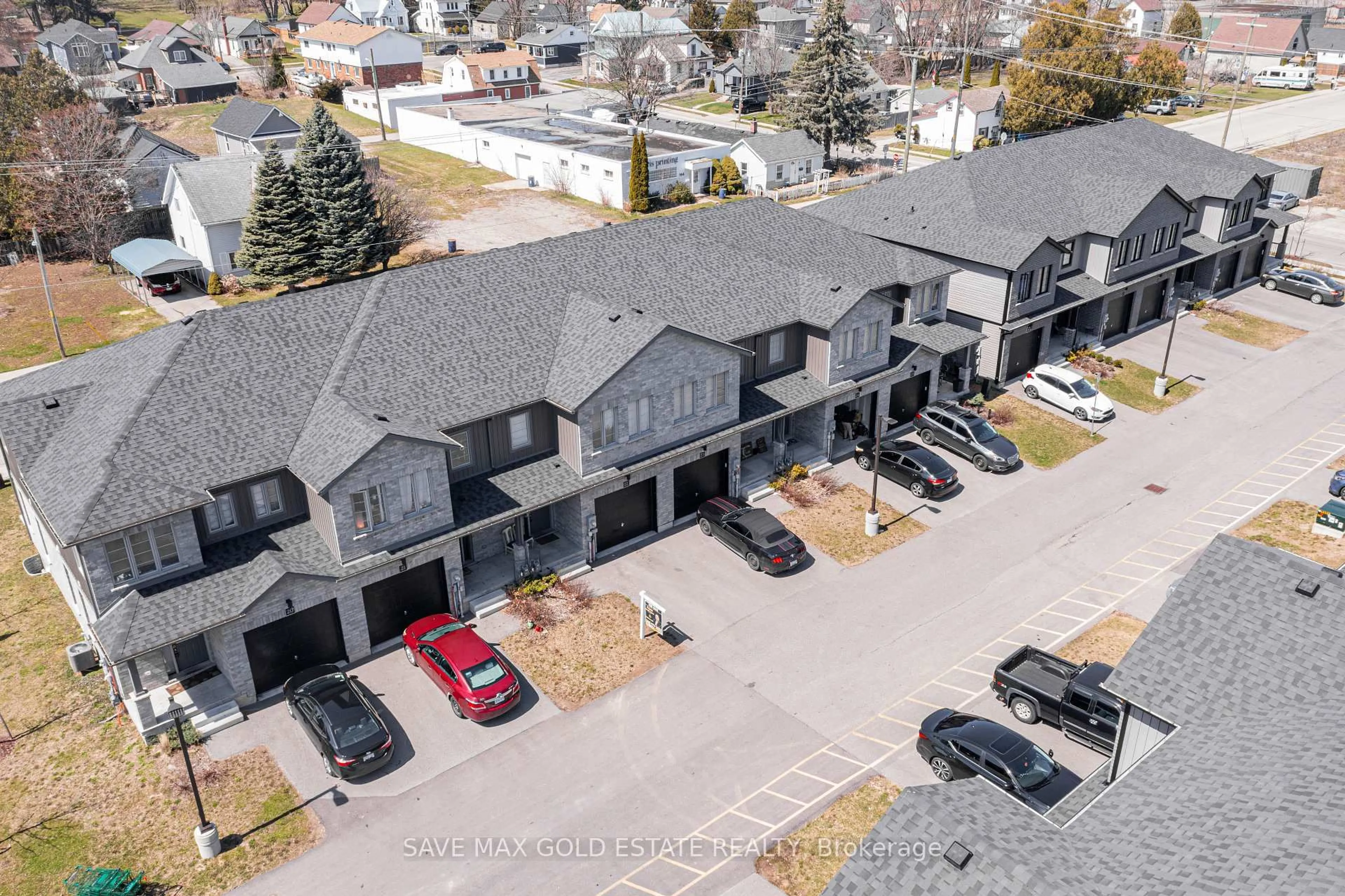 A pic from outside/outdoor area/front of a property/back of a property/a pic from drone, street for 160 Stanley St #22, Norfolk Ontario N3Y 0G6
