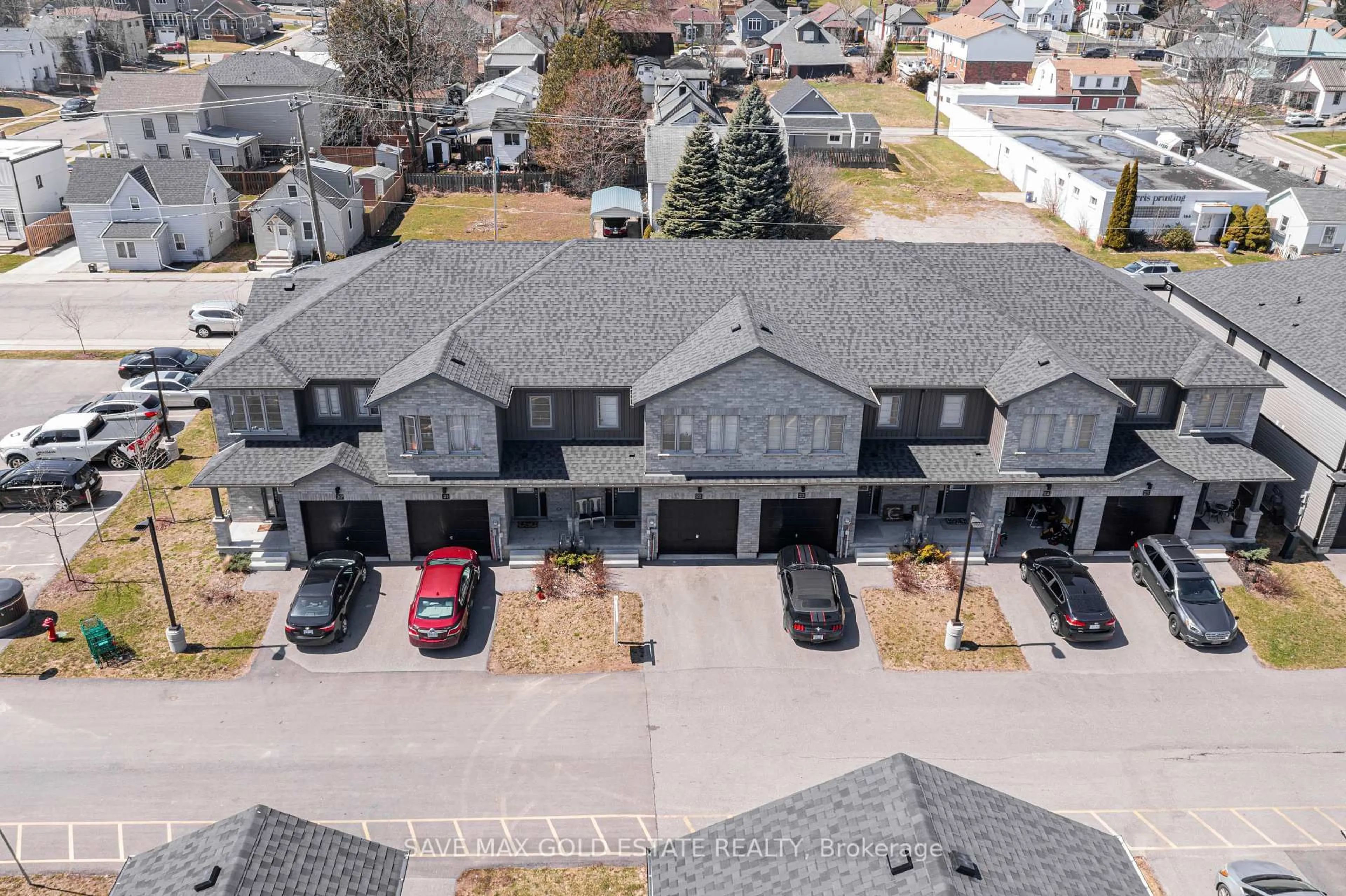 A pic from outside/outdoor area/front of a property/back of a property/a pic from drone, street for 160 Stanley St #22, Norfolk Ontario N3Y 0G6