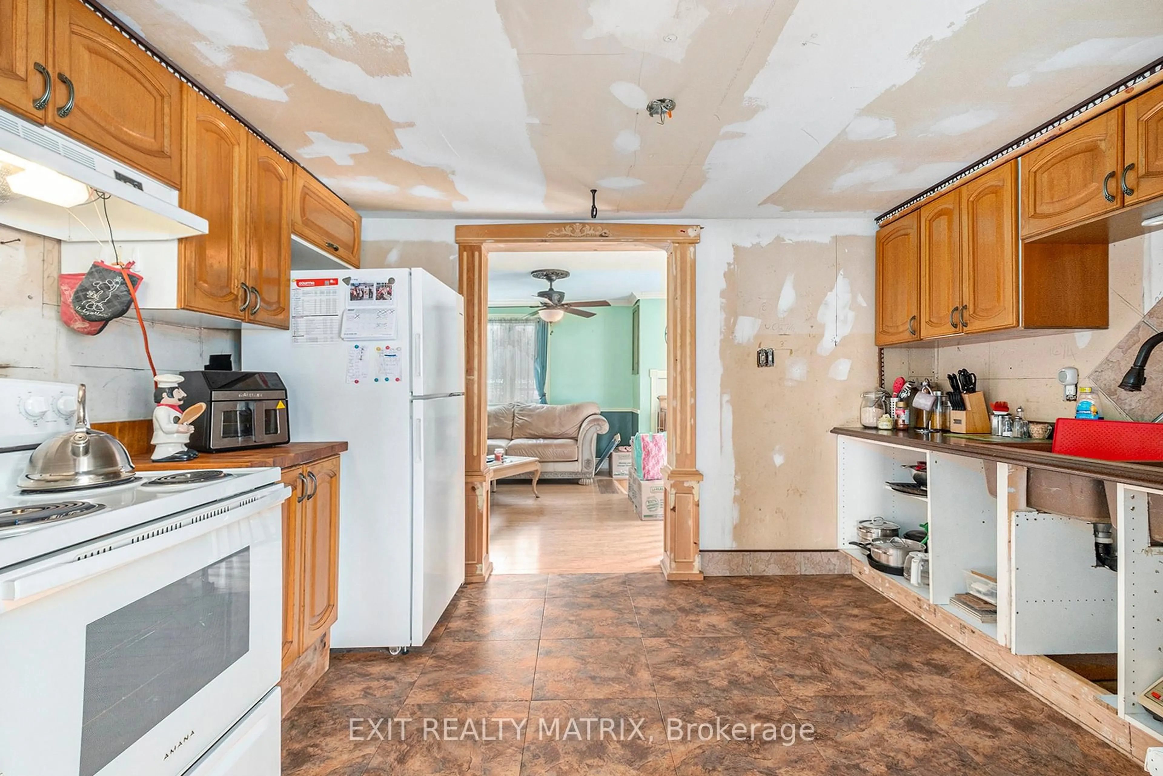 Open concept kitchen, ceramic/tile floor for 4885 138 Highway, South Stormont Ontario K0C 2A0