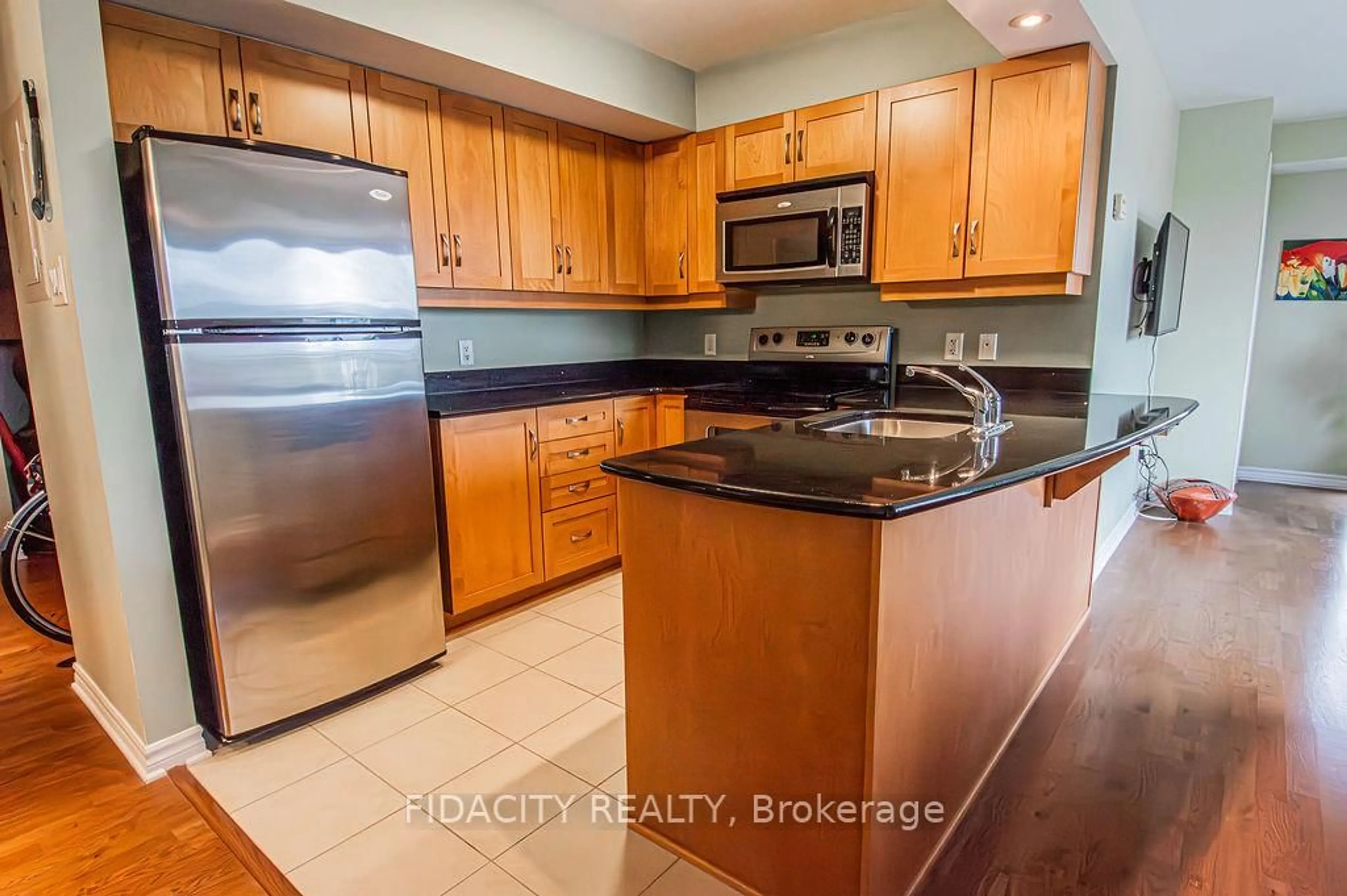 Standard kitchen, ceramic/tile floor for 314 Central Park Dr #601, Ottawa Ontario K2C 0R2