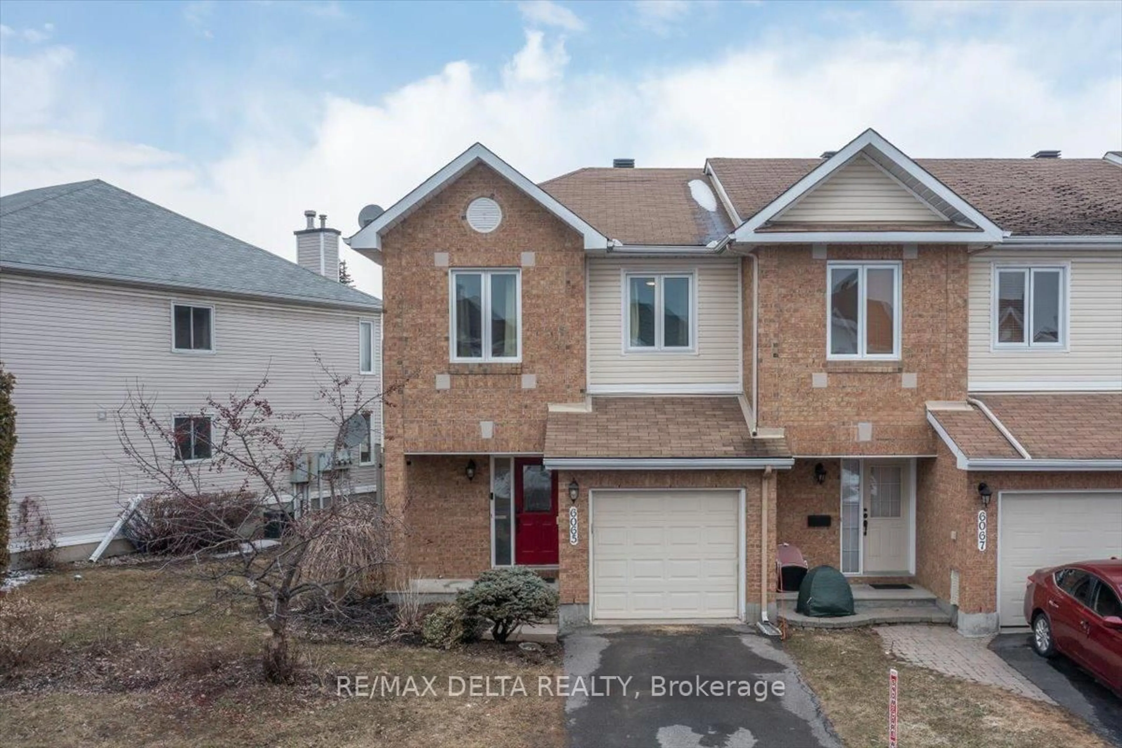 A pic from outside/outdoor area/front of a property/back of a property/a pic from drone, street for 6065 Pineglade Cres, Ottawa Ontario K1W 1H1