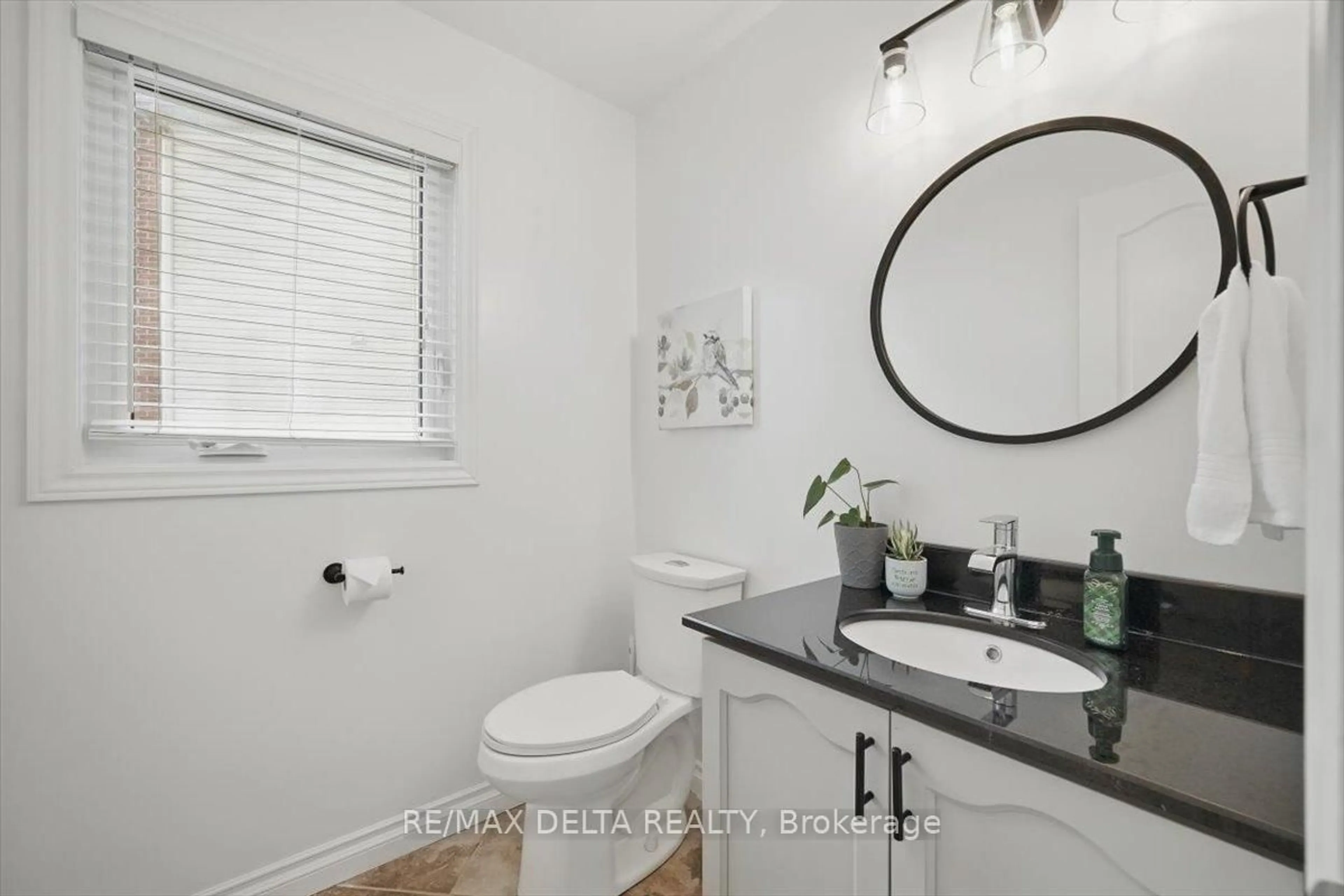 Standard bathroom, ceramic/tile floor for 6065 Pineglade Cres, Ottawa Ontario K1W 1H1