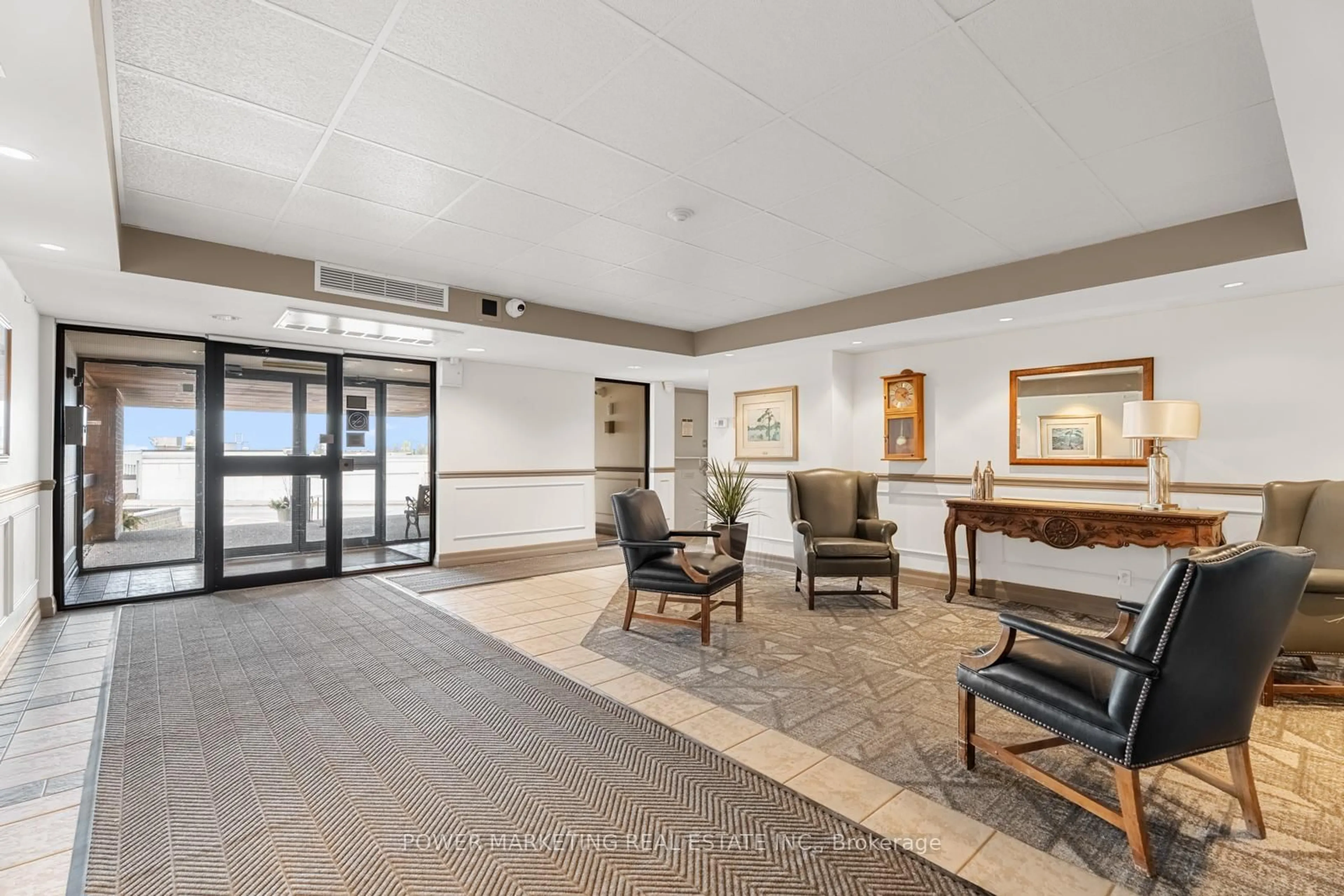 Indoor foyer for 1599 LASSITER Terr #715, Ottawa Ontario K1J 8R6