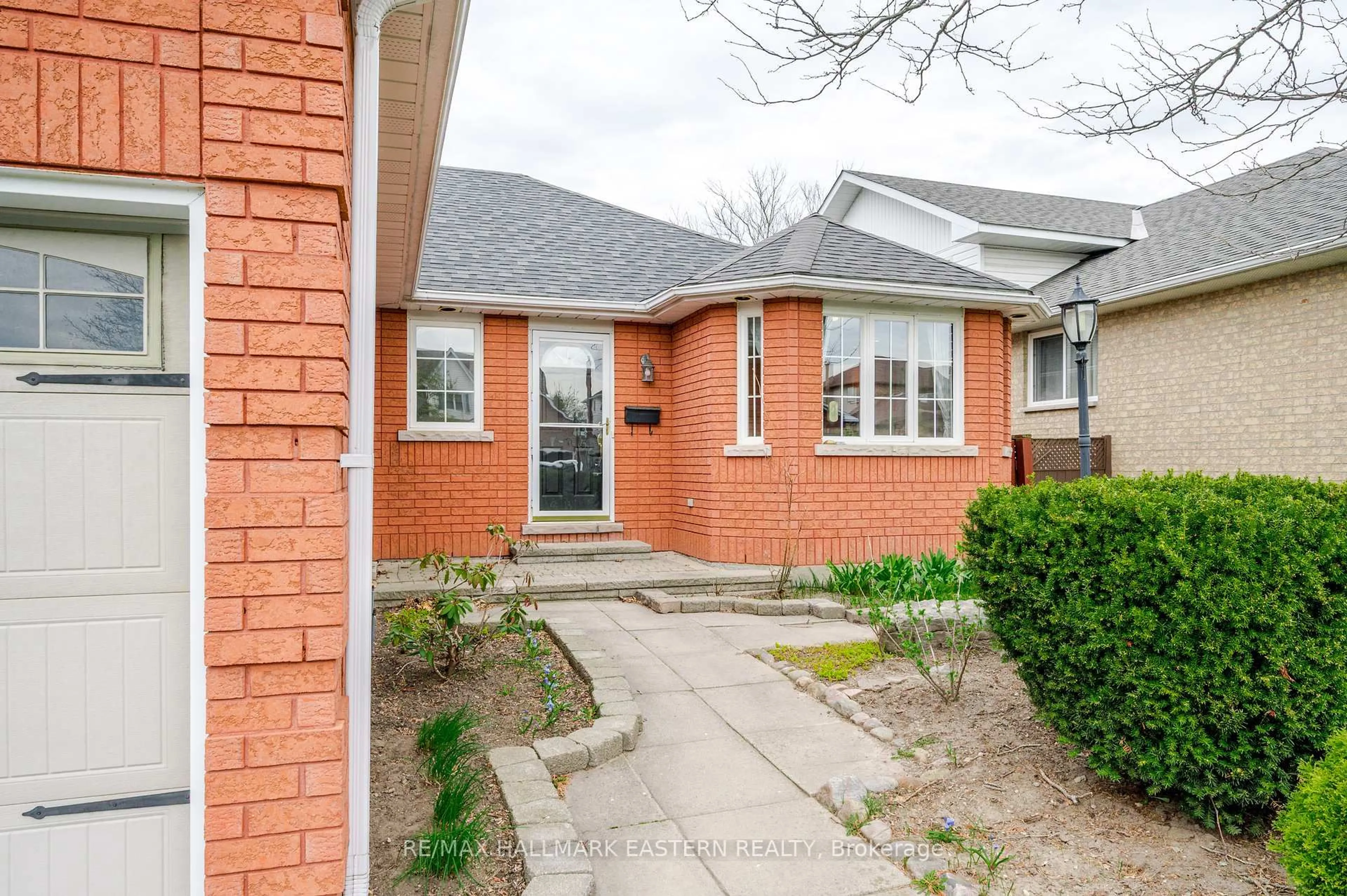 Home with brick exterior material, street for 562 Westman Ave, Peterborough West Ontario K9K 2H3