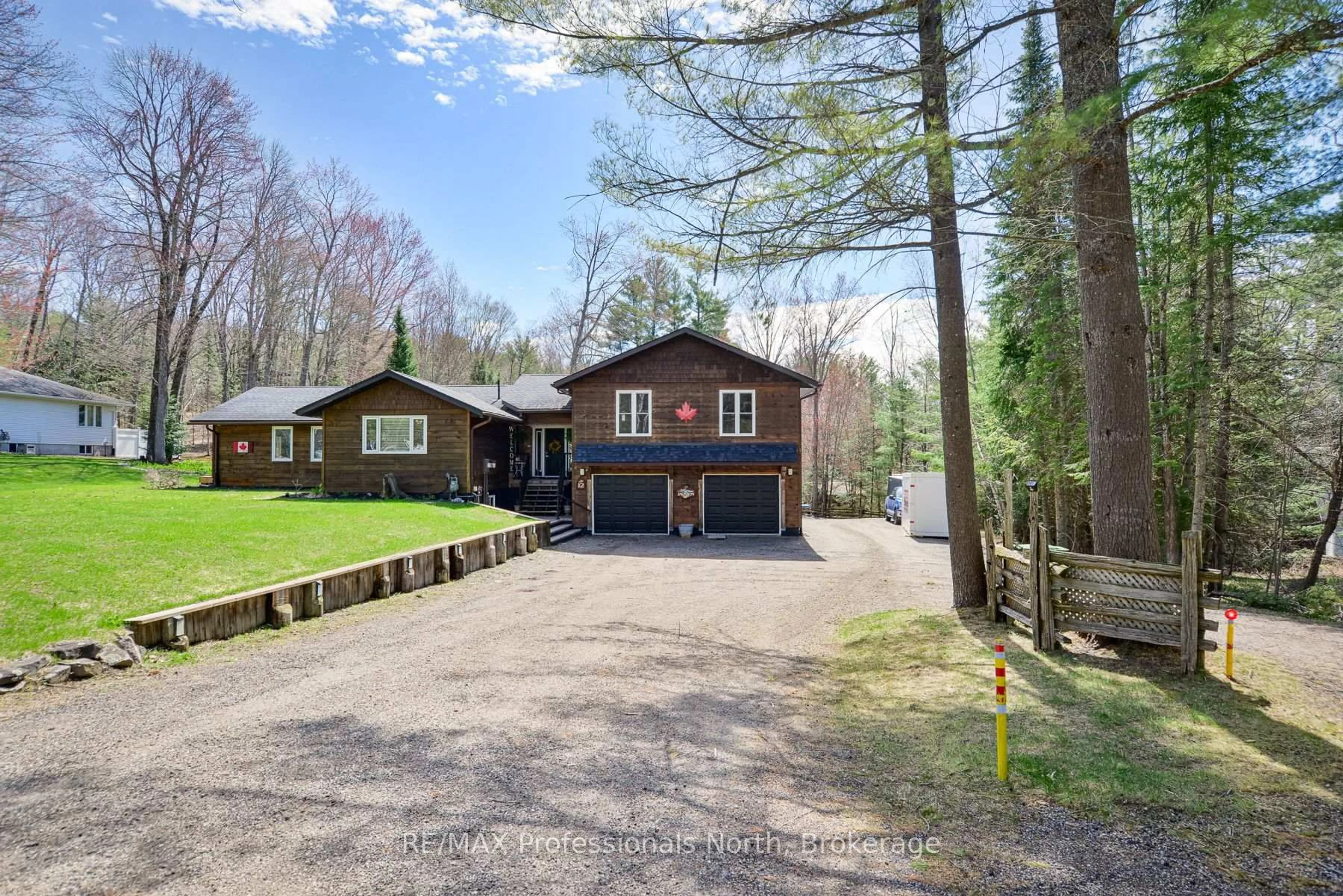 A pic from outside/outdoor area/front of a property/back of a property/a pic from drone, street for 12 Kevin Cres, Bracebridge Ontario P1L 1A8