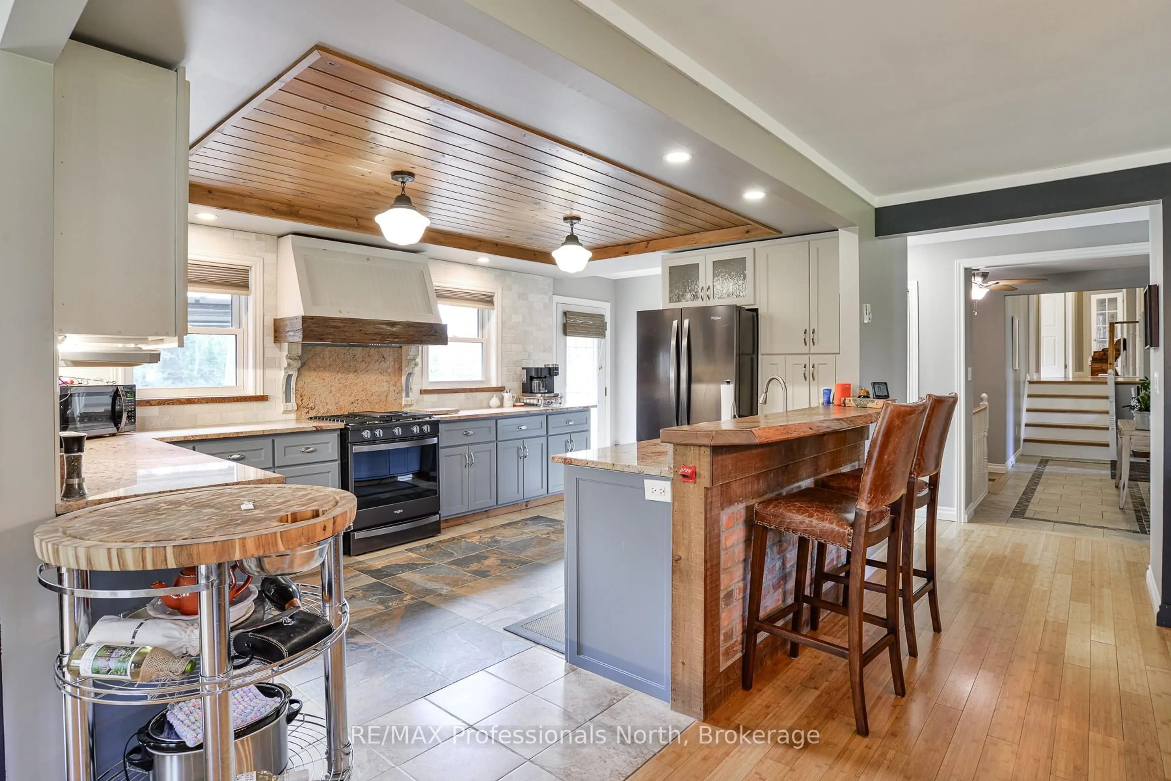 Open concept kitchen, unknown for 12 Kevin Cres, Bracebridge Ontario P1L 1A8