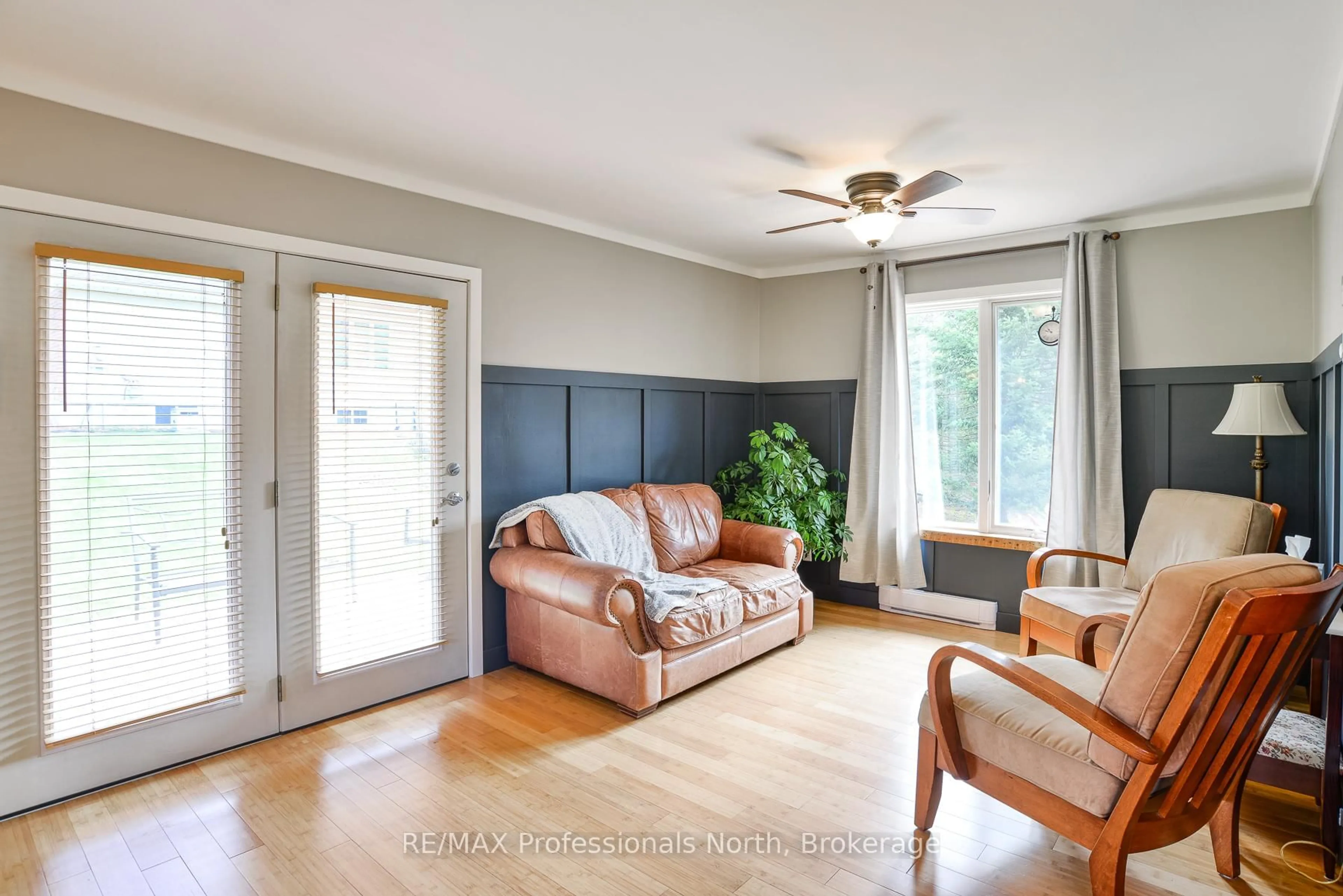 Living room with furniture, wood/laminate floor for 12 Kevin Cres, Bracebridge Ontario P1L 1A8