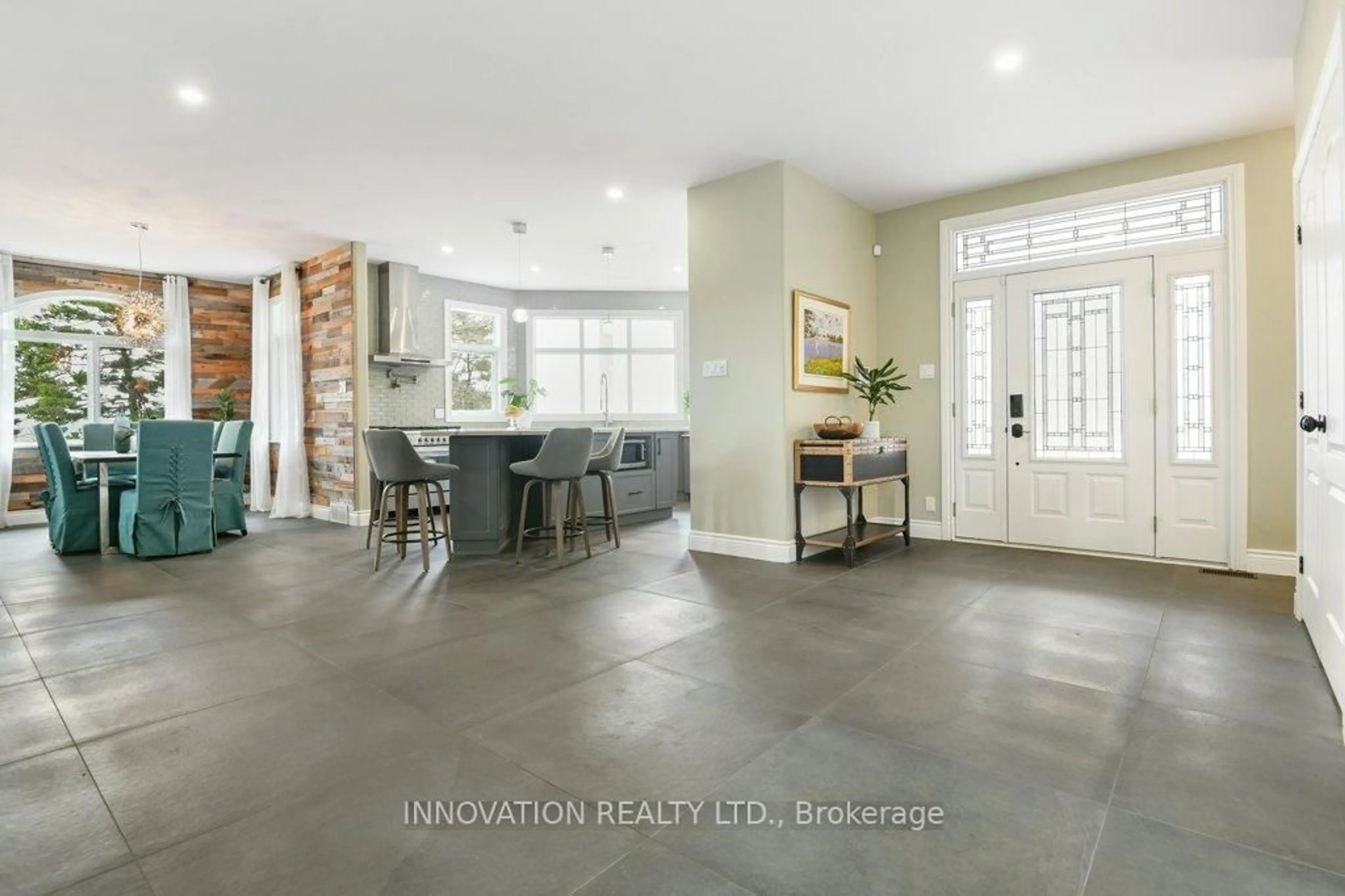 Indoor entryway for 4088 Carp Rd, Carp Ontario K0A 1L0