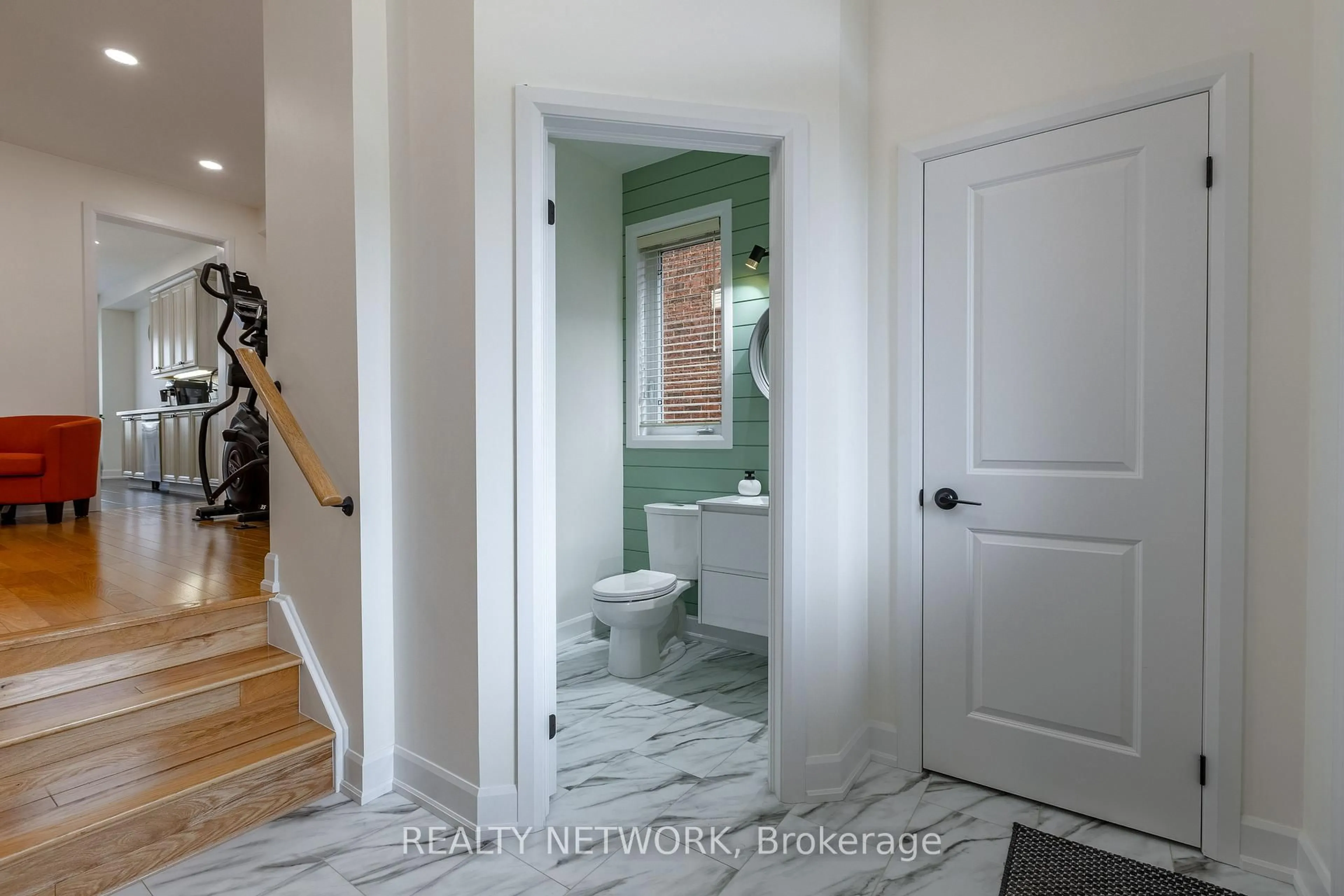 Indoor entryway for 5 Juneberry Rd, Thorold Ontario L2V 0B2