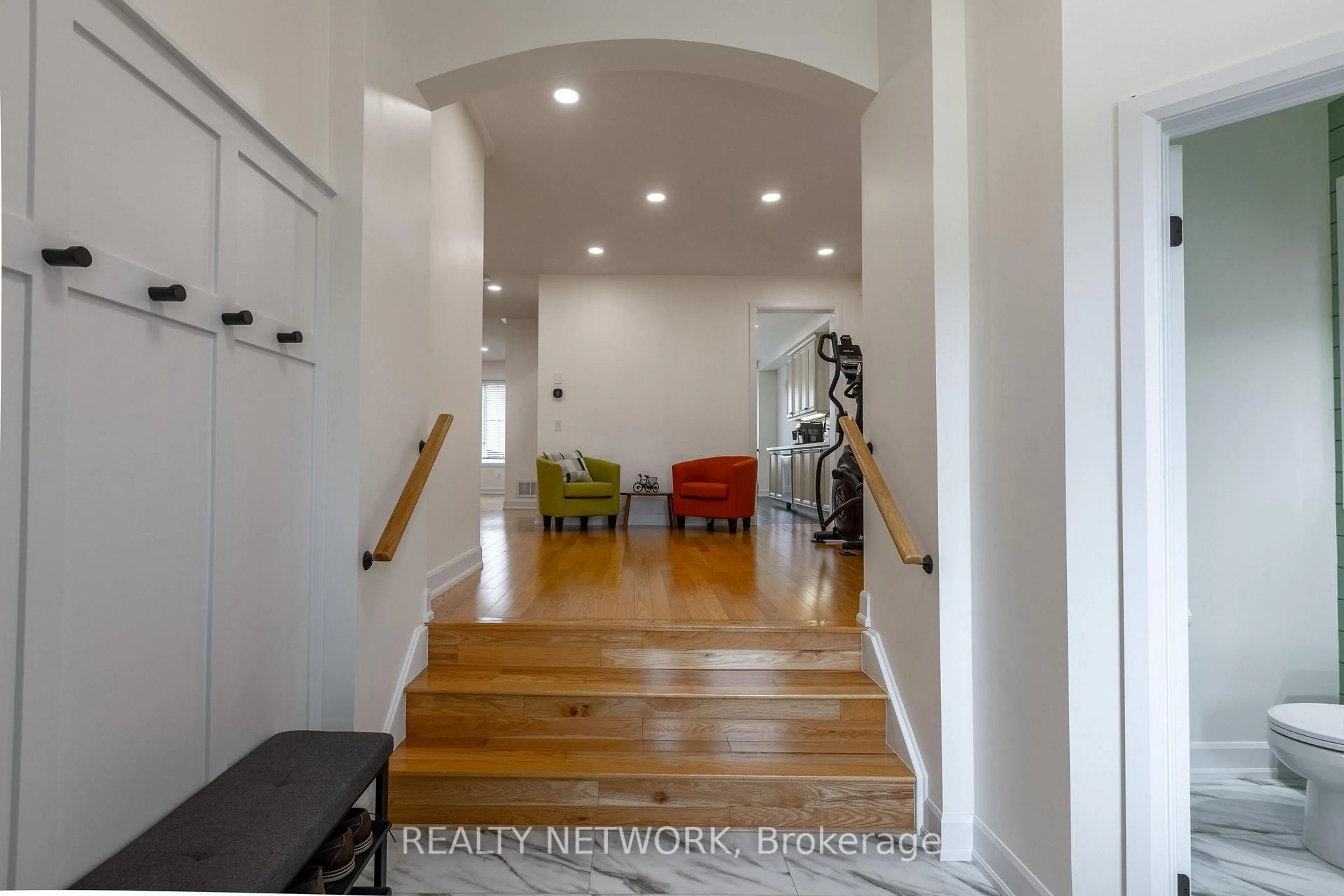 Indoor entryway for 5 Juneberry Rd, Thorold Ontario L2V 0B2
