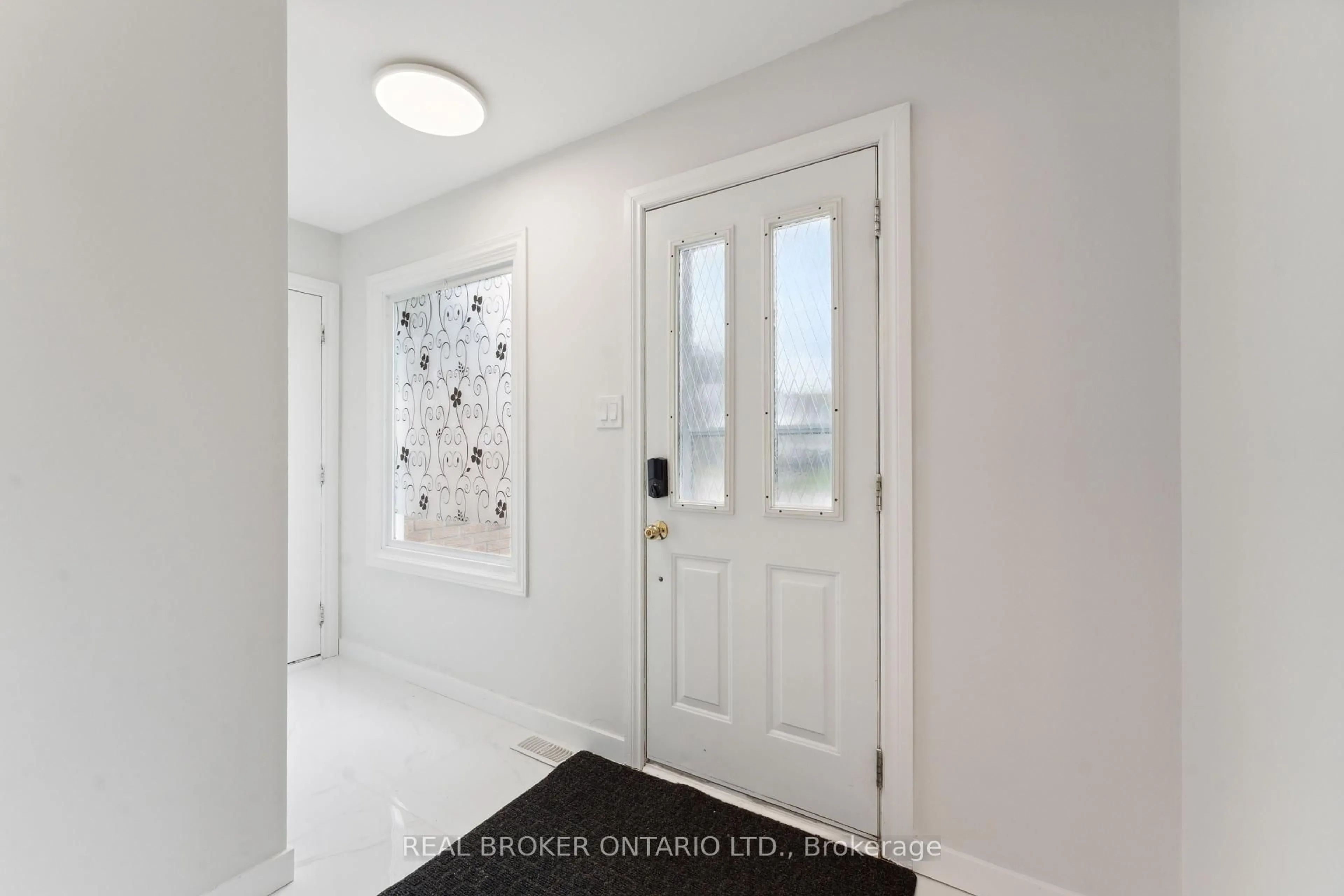 Indoor entryway for 125 Priam Way, Ottawa Ontario K2H 8S7