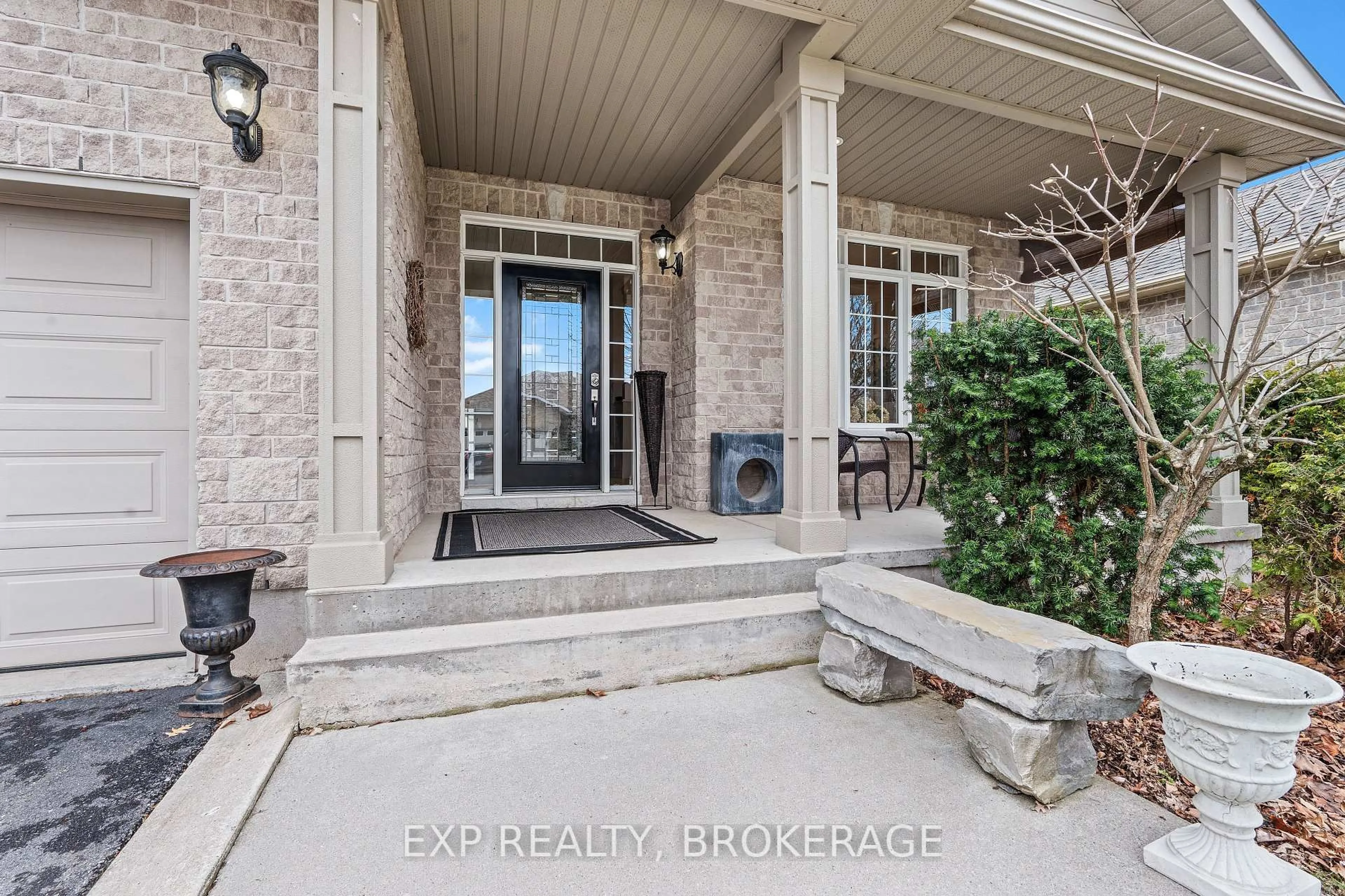 Indoor entryway for 263 HONEYWOOD Ave, Kingston Ontario K7K 7L4